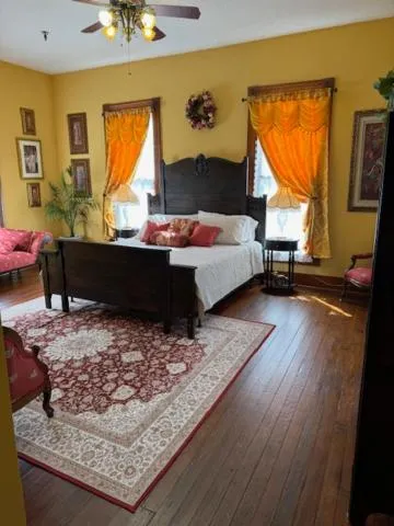 Bedroom, Bed in Woodbine Inn and Restaurant