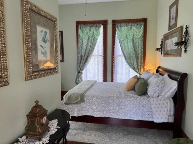 Bedroom, Bed in Woodbine Inn and Restaurant