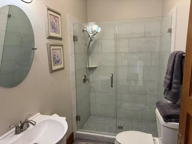 Bathroom in Woodbine Inn and Restaurant