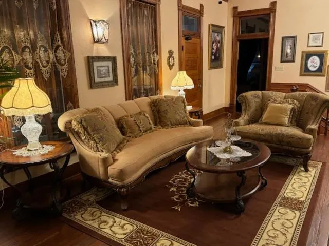 Living room in Woodbine Inn and Restaurant