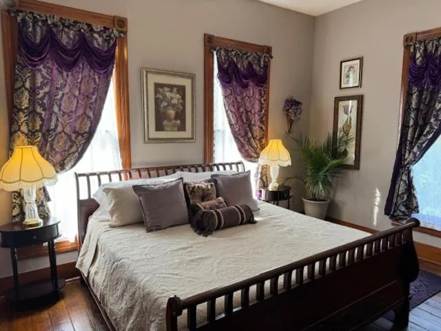 Bedroom, Bed in Woodbine Inn and Restaurant