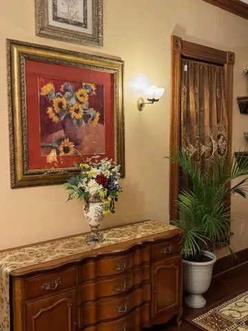 Living room in Woodbine Inn and Restaurant
