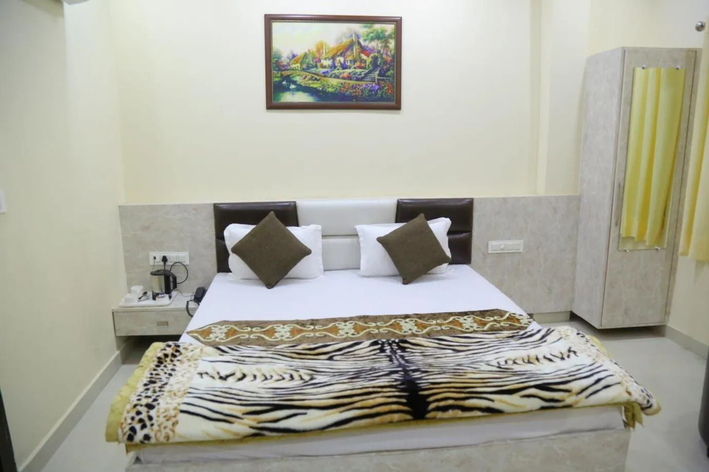 Bed in HOTEL GOLDEN DREAMS