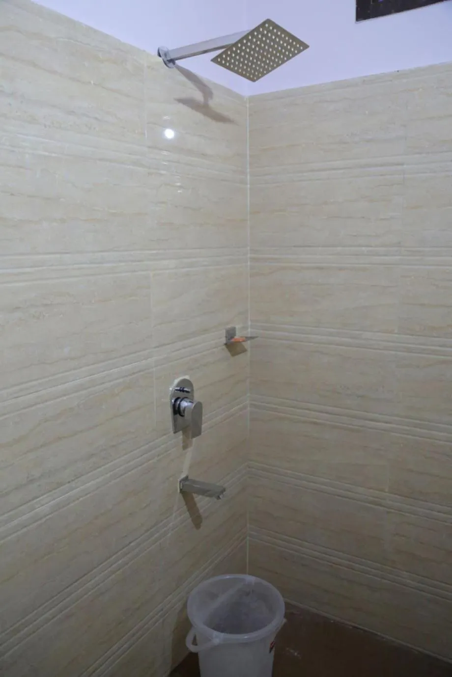 Shower in HOTEL GOLDEN DREAMS