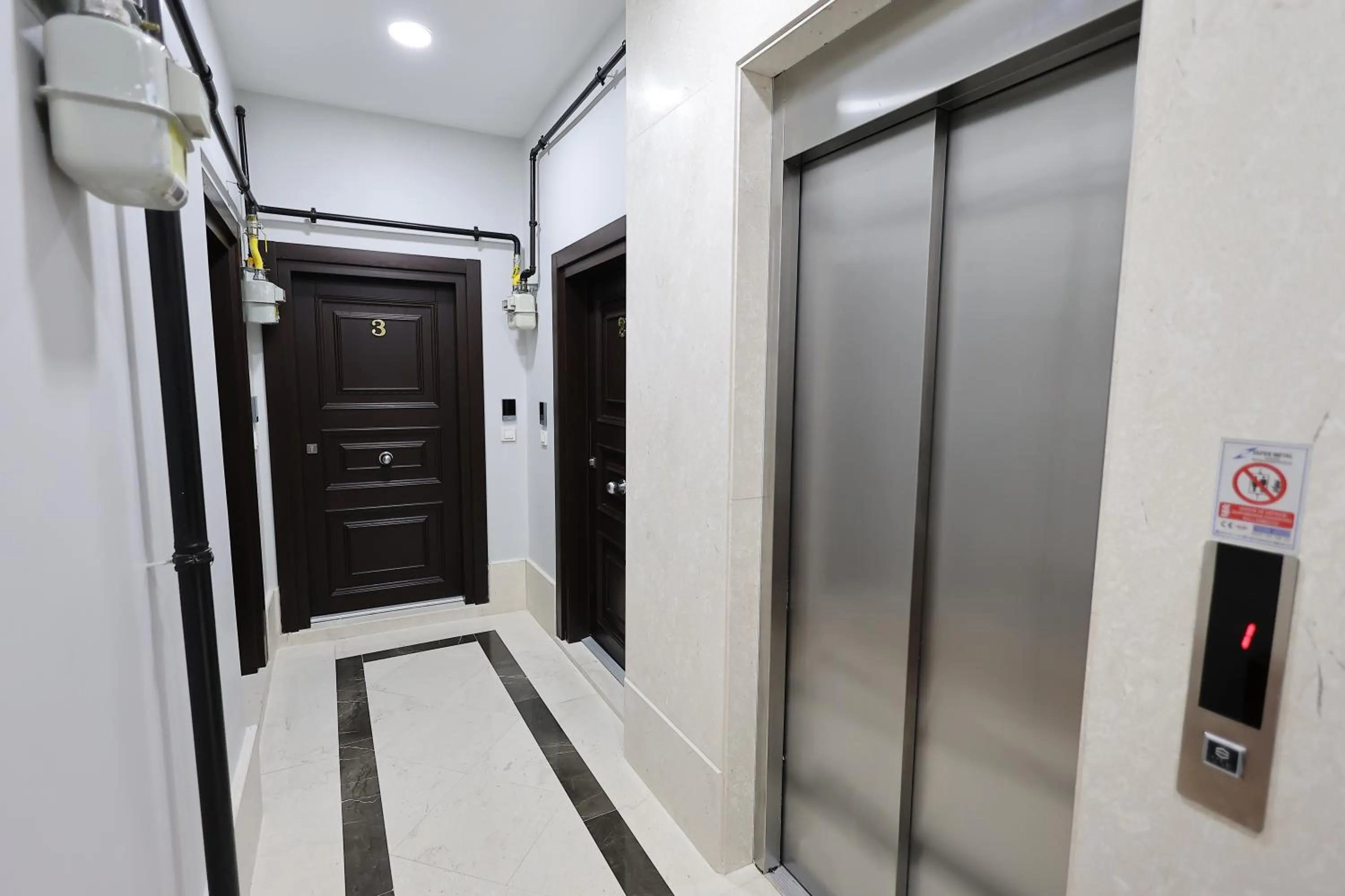 elevator in İstanbul Guesthouse