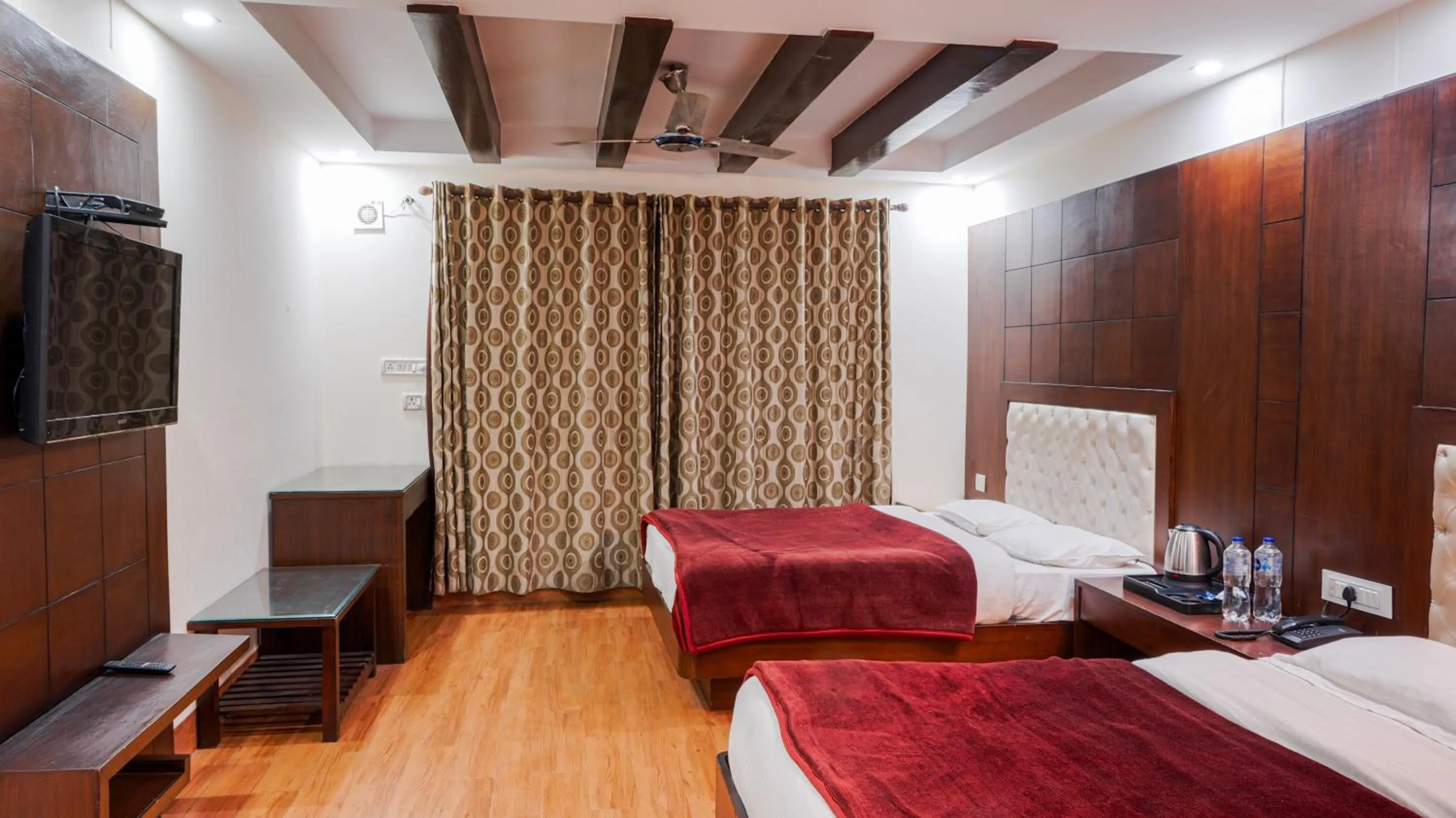 Bed in Basera Hotel, Mall Road