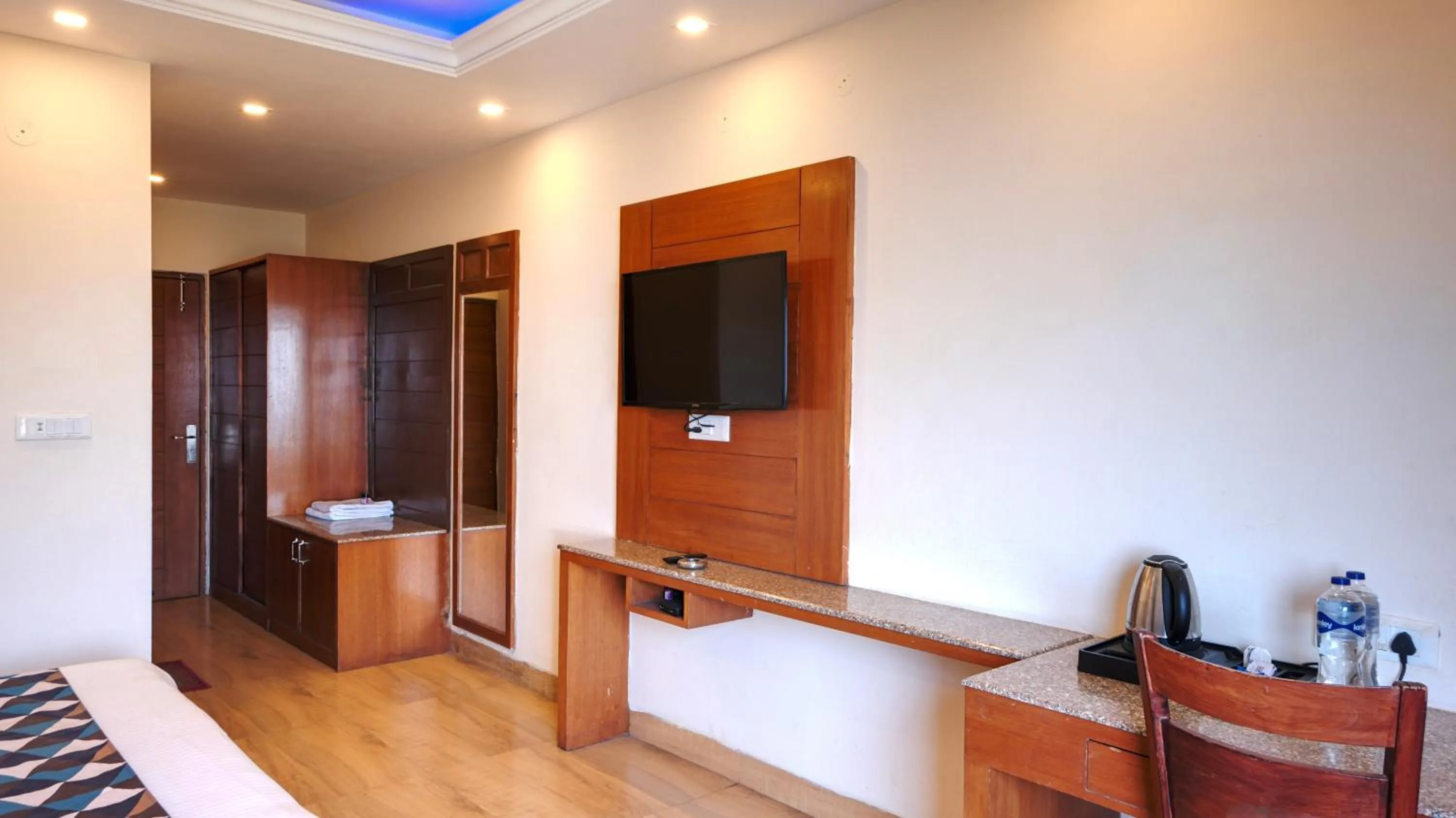 TV and multimedia in Basera Hotel, Mall Road