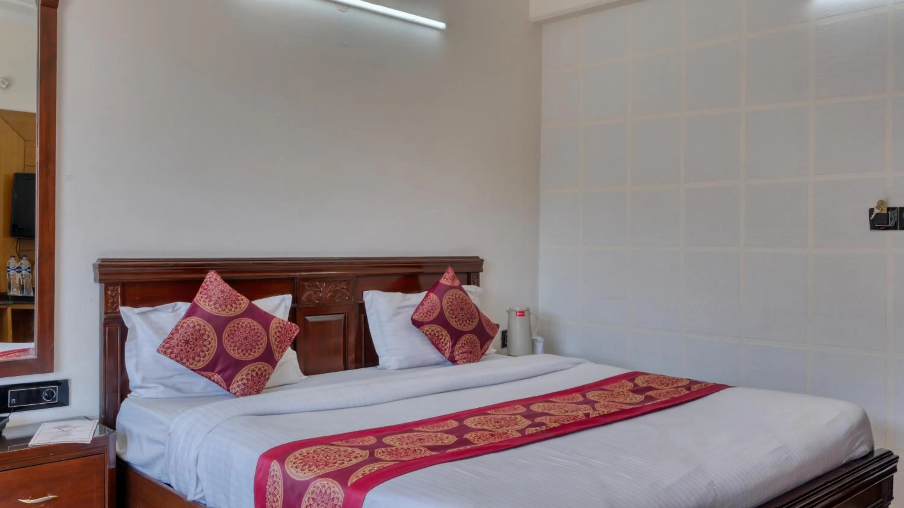 Bed in Basera Hotel, Mall Road