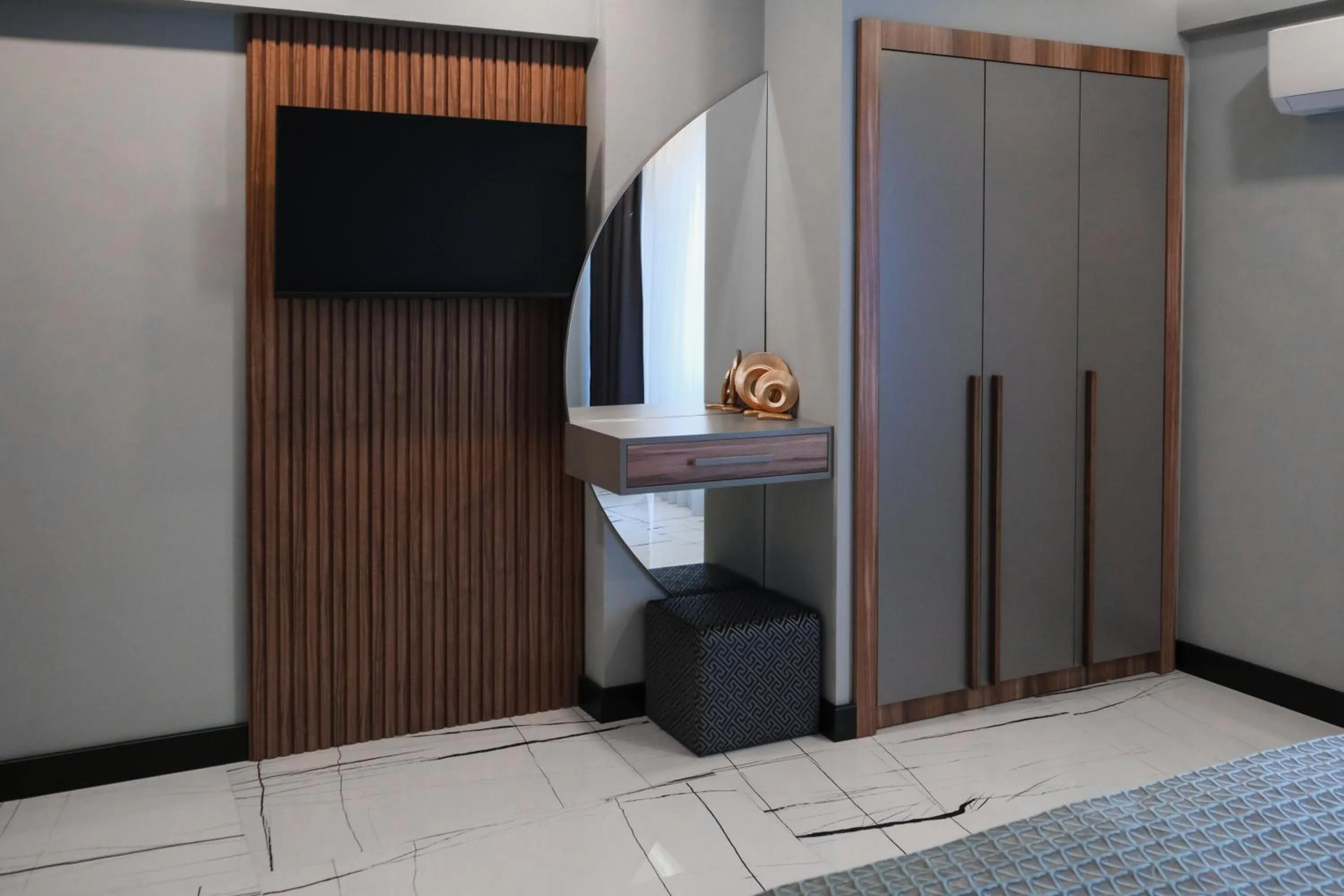 wardrobe in No25 Suites Nisantasi