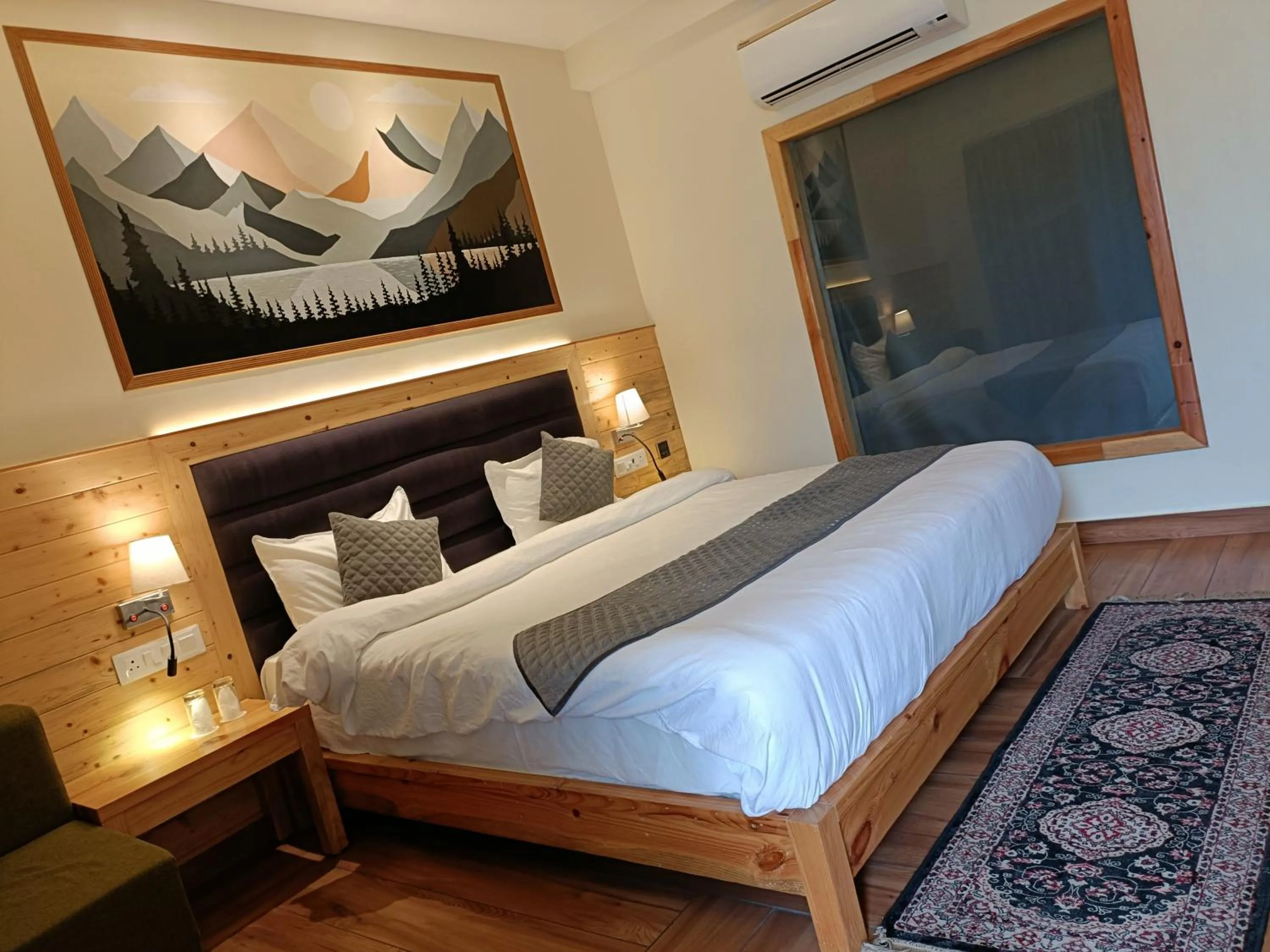 Photo of the whole room, Bed in Heryk Hillview Hotel