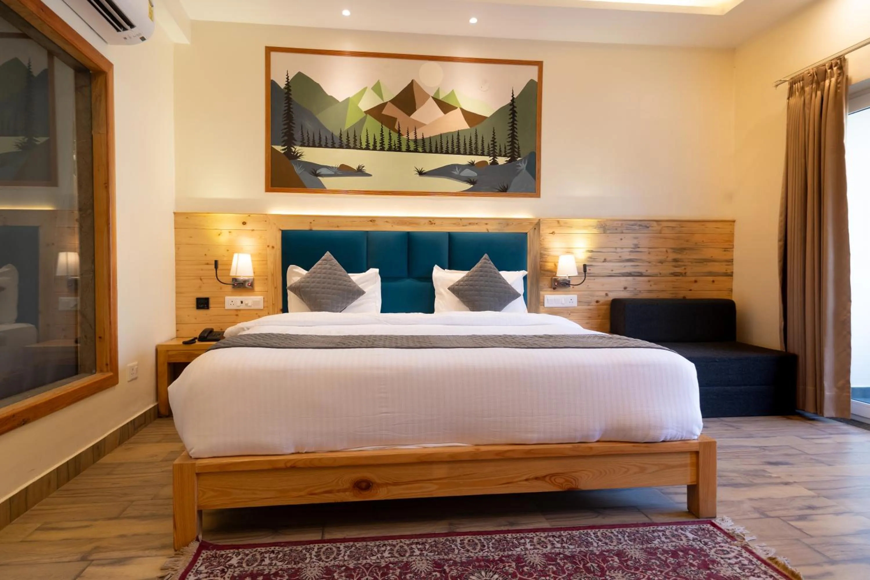 room service, Bed in Heryk Hillview Hotel