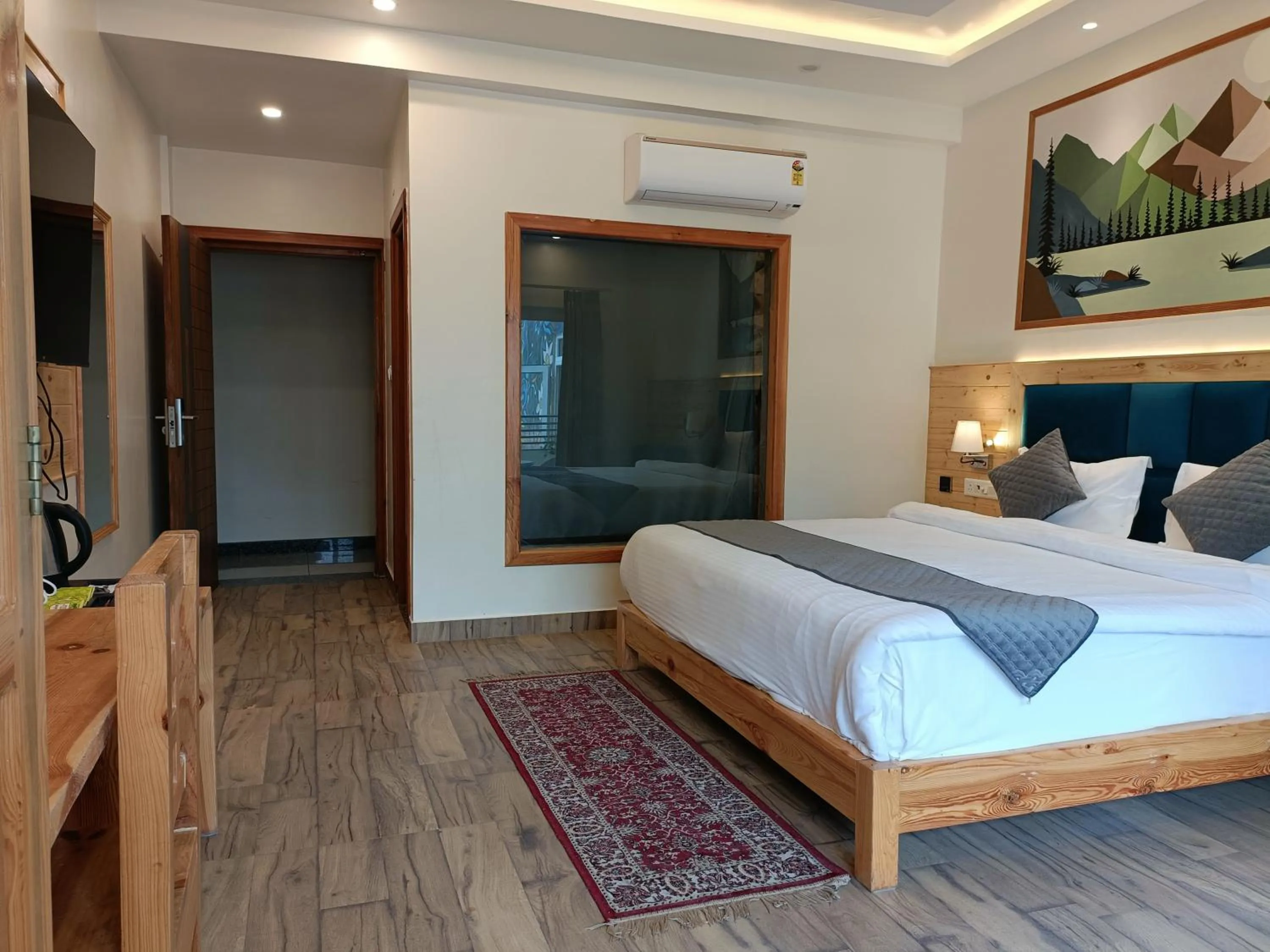 TV and multimedia, Bed in Heryk Hillview Hotel