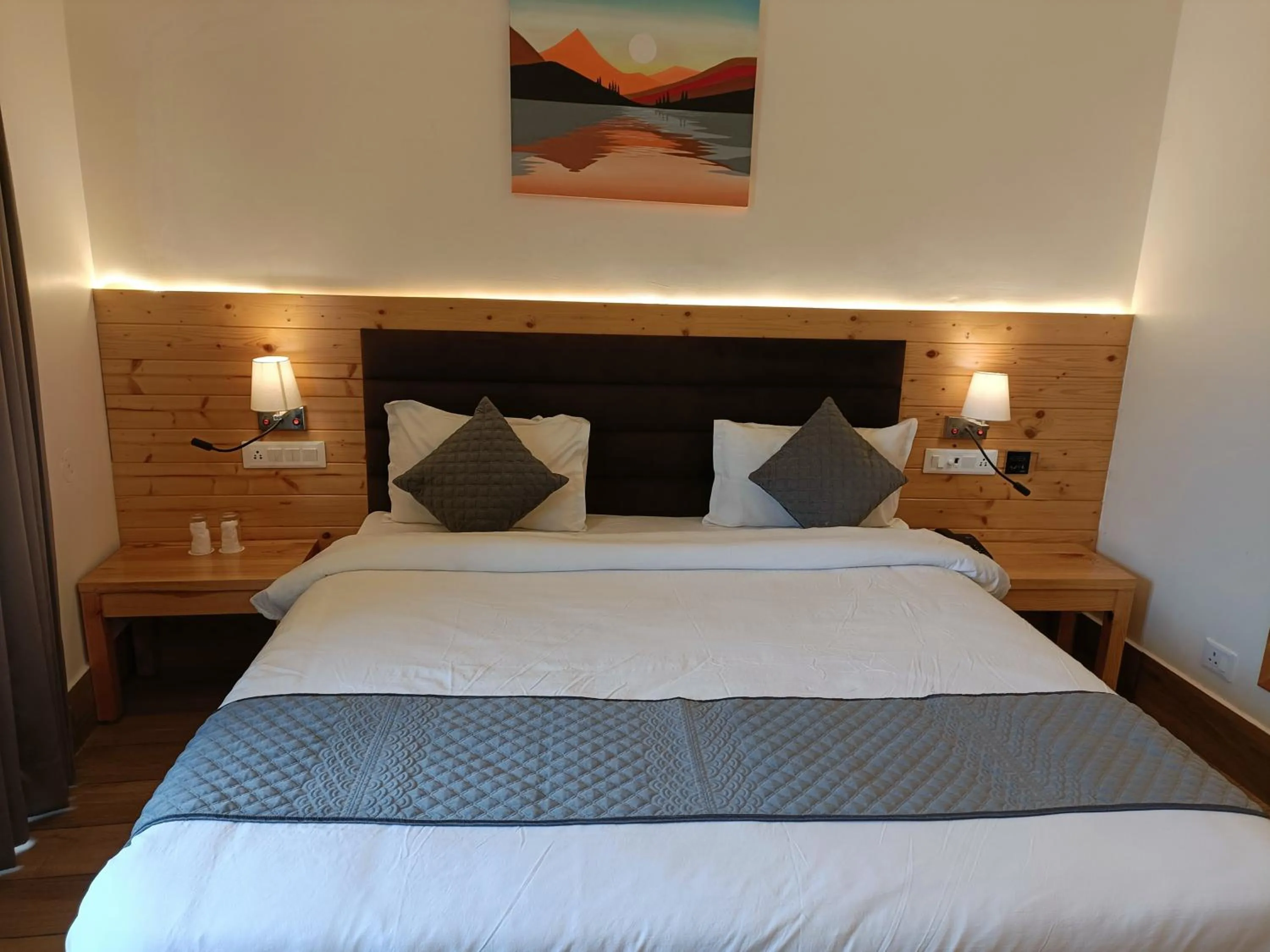 Bedroom, Bed in Heryk Hillview Hotel