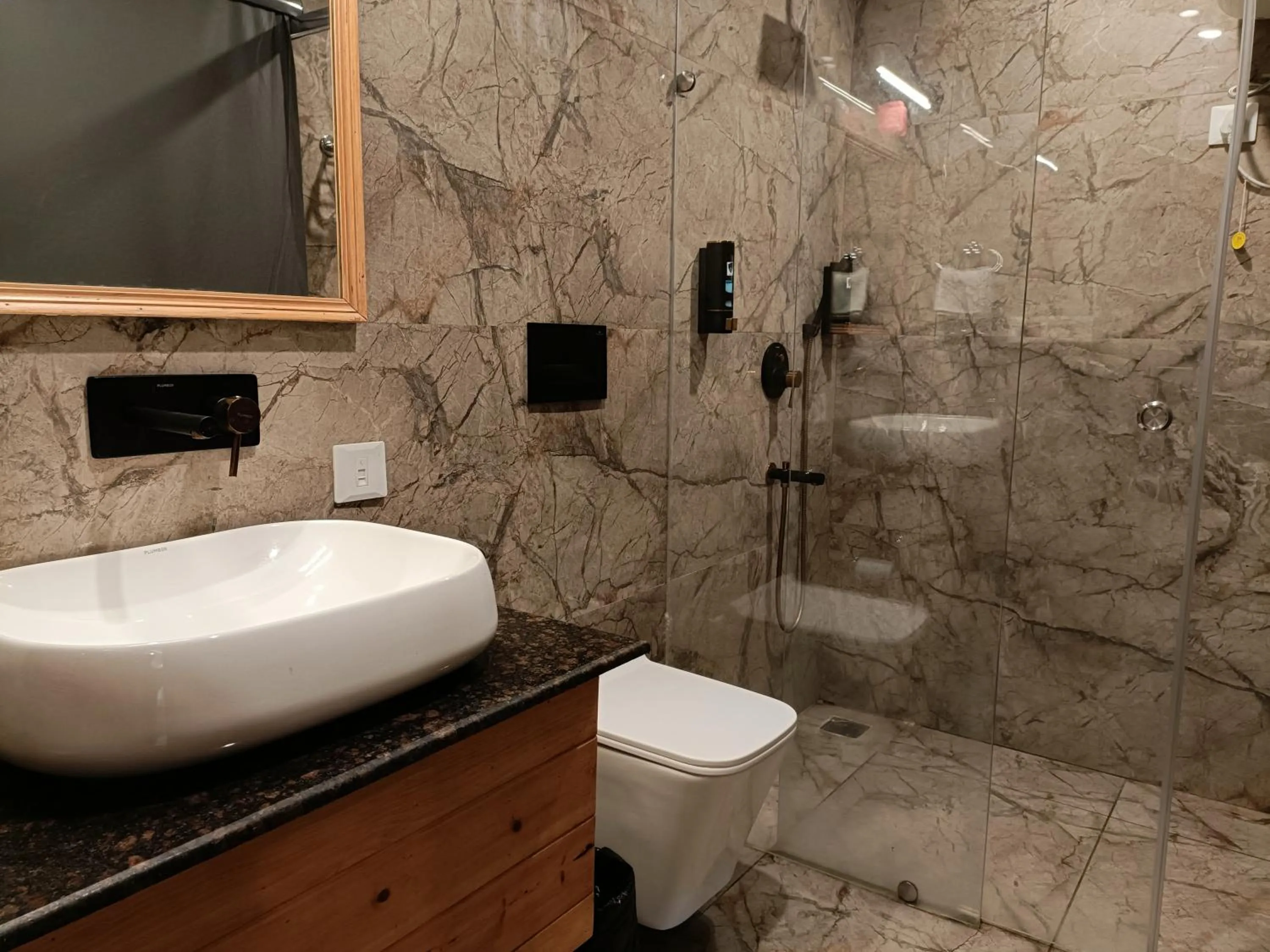 Bathroom in Heryk Hillview Hotel