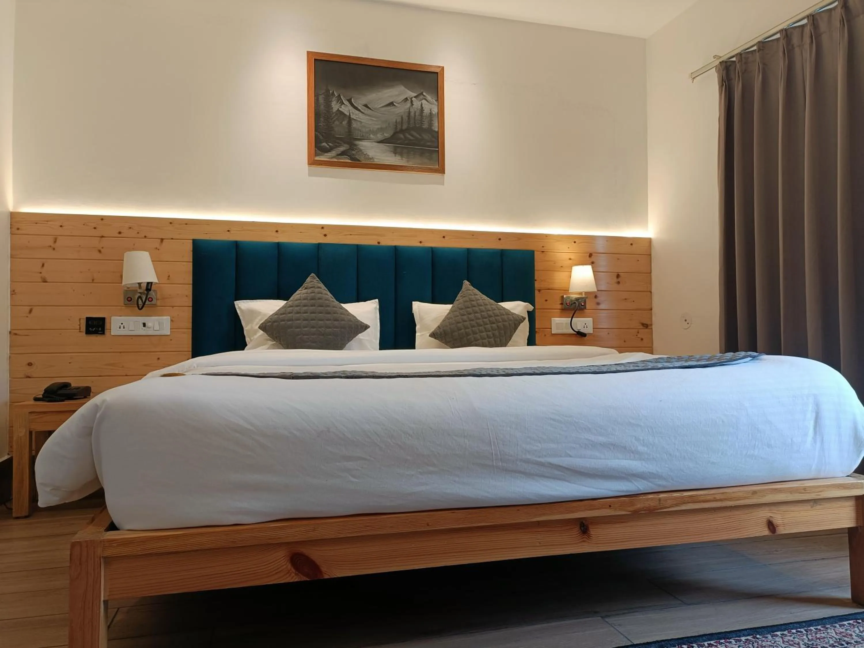 Bedroom, Bed in Heryk Hillview Hotel