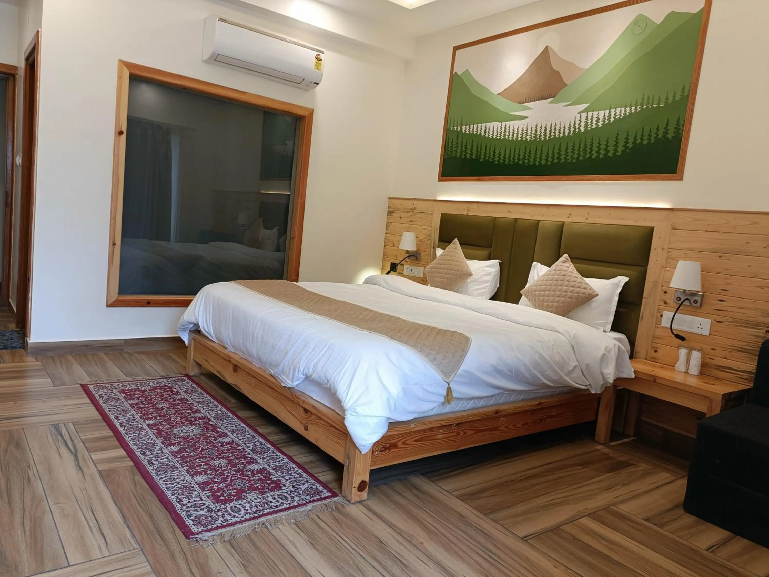 Photo of the whole room, Bed in Heryk Hillview Hotel