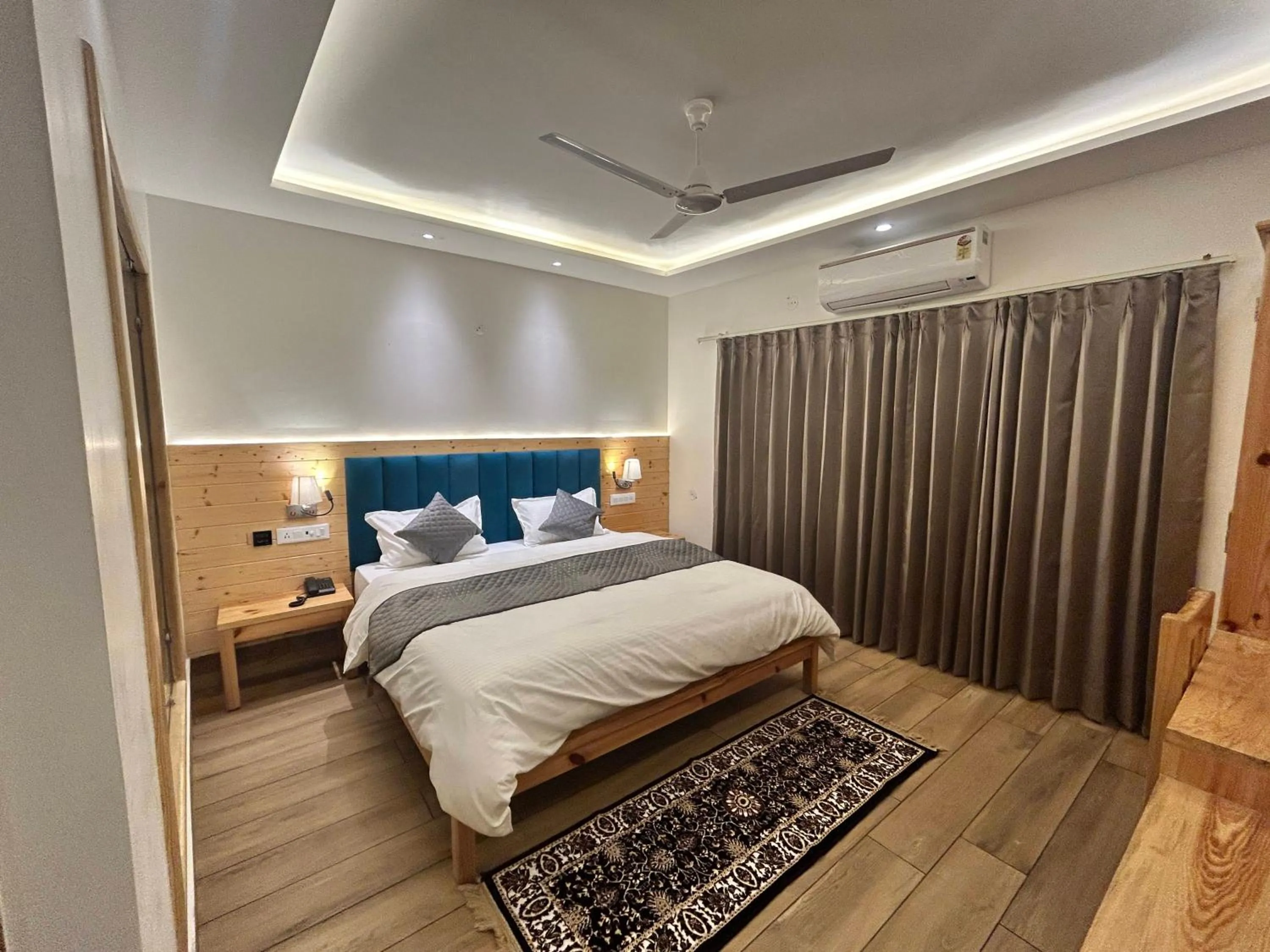 Photo of the whole room, Bed in Heryk Hillview Hotel