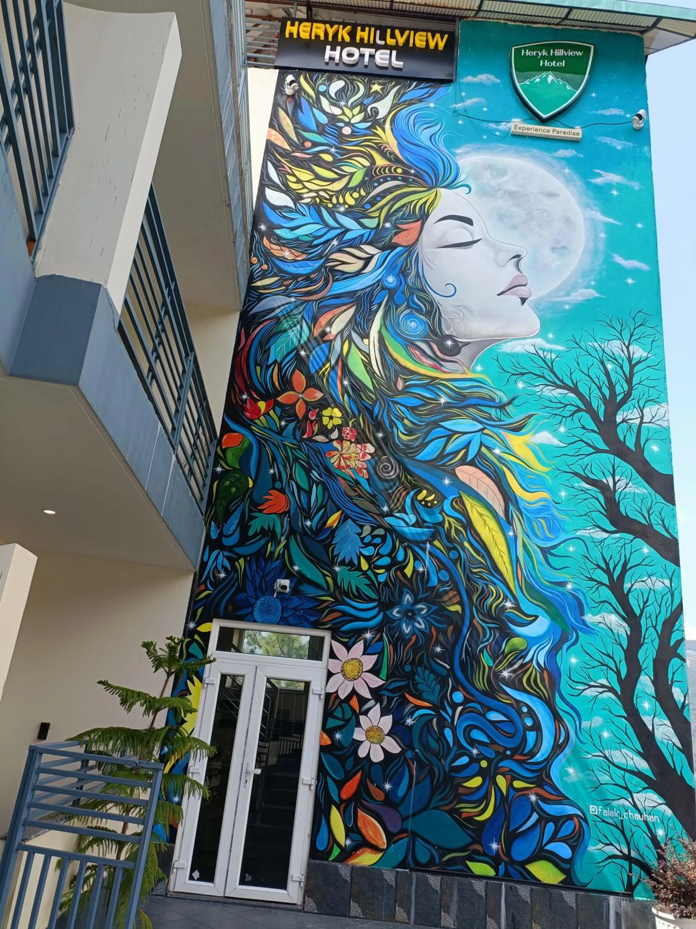 Decorative detail in Heryk Hillview Hotel