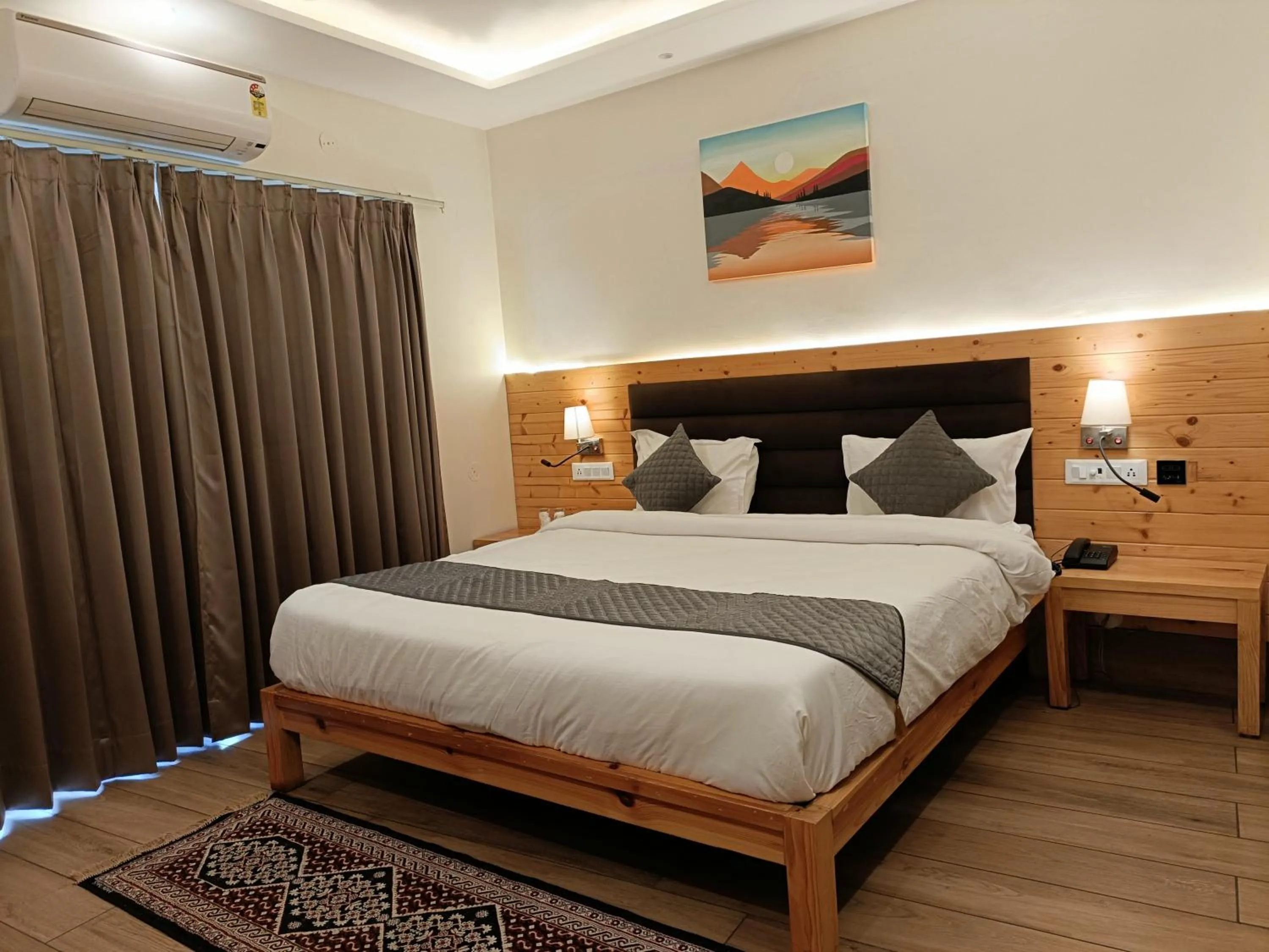 Bedroom, Bed in Heryk Hillview Hotel