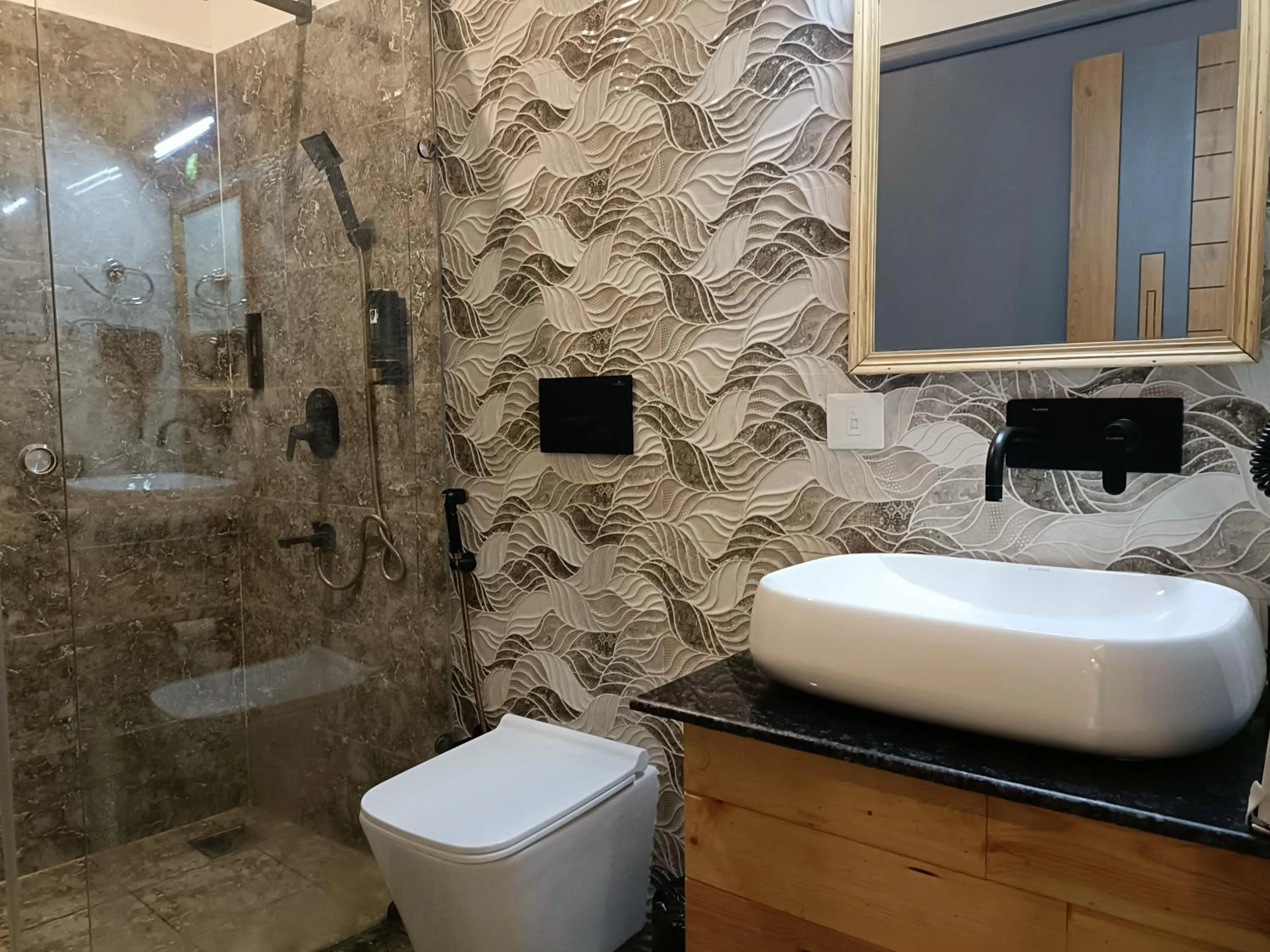 Bathroom in Heryk Hillview Hotel