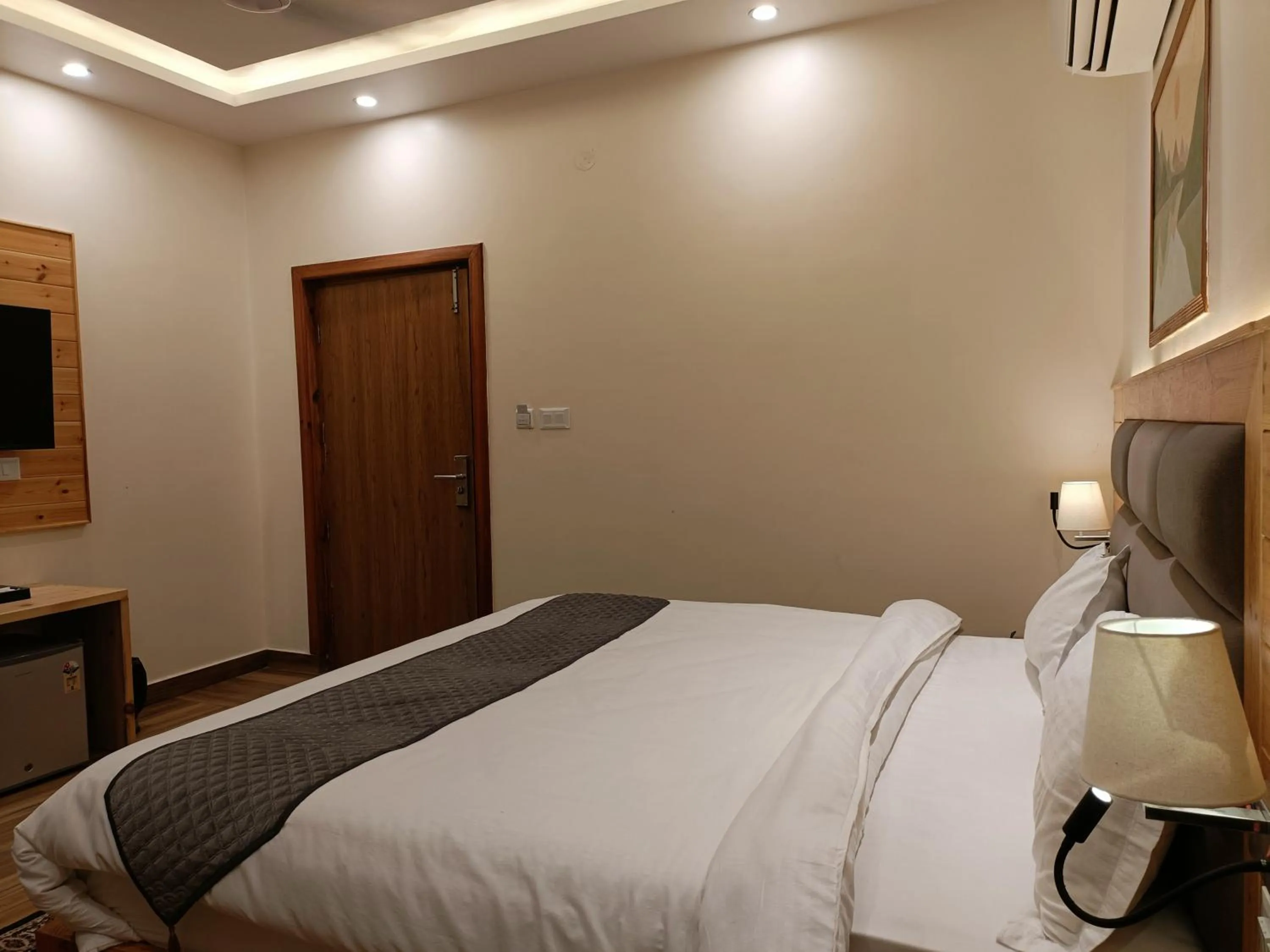Bedroom, Bed in Heryk Hillview Hotel
