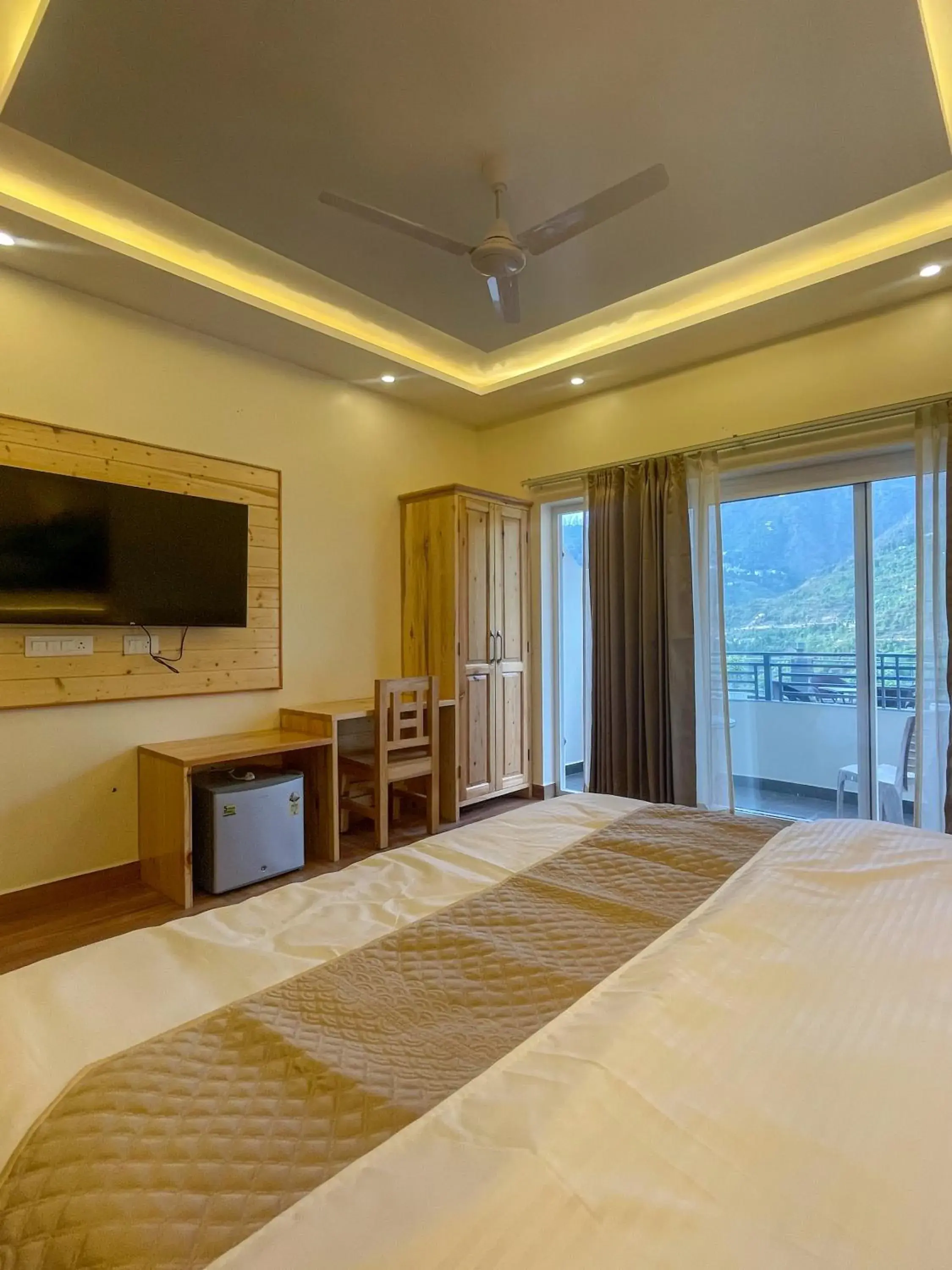 Photo of the whole room, Bed in Heryk Hillview Hotel Photo of the whole room, Bed in Heryk Hillview Hotel