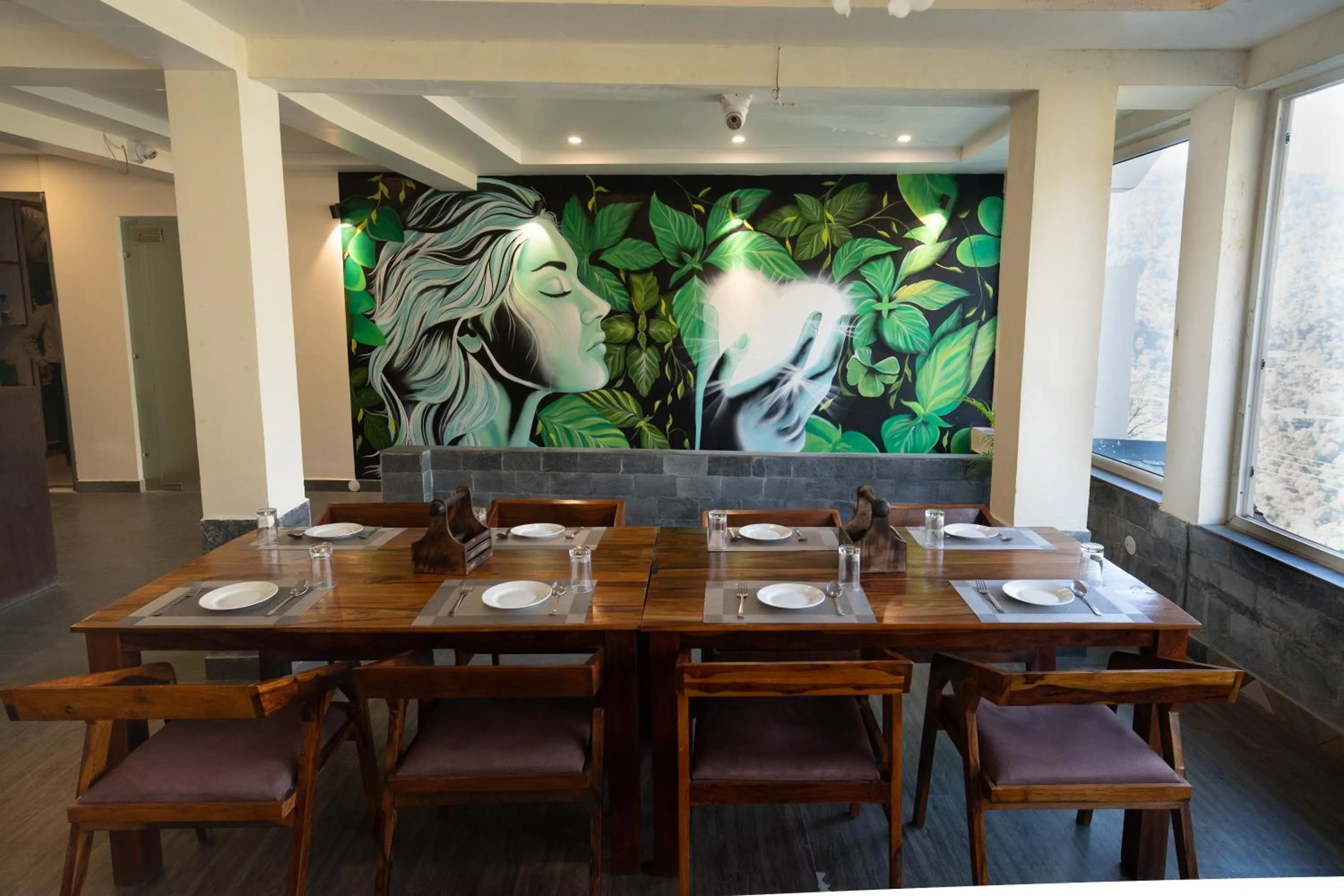 Restaurant/places to eat in Heryk Hillview Hotel