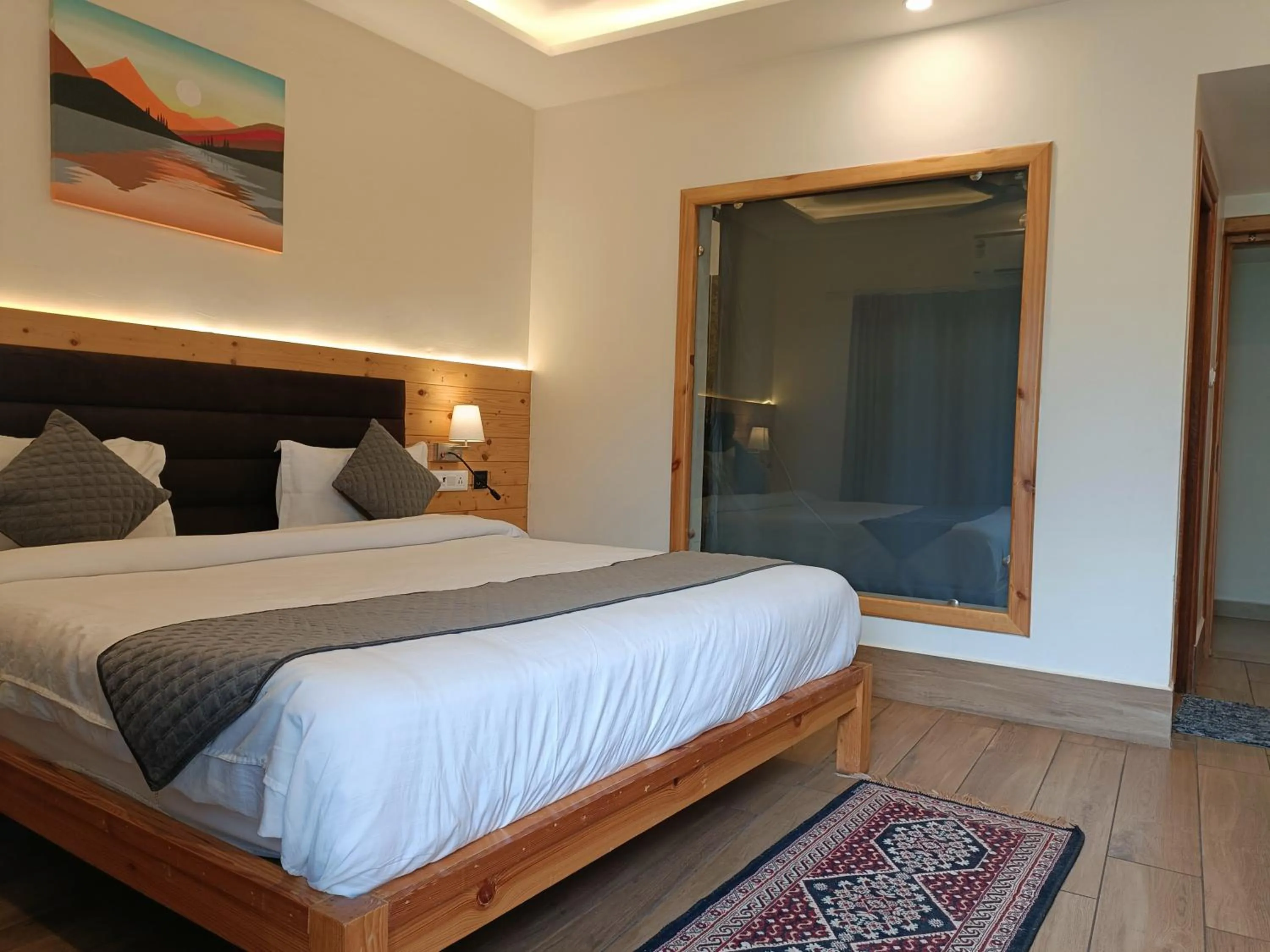 room service, Bed in Heryk Hillview Hotel