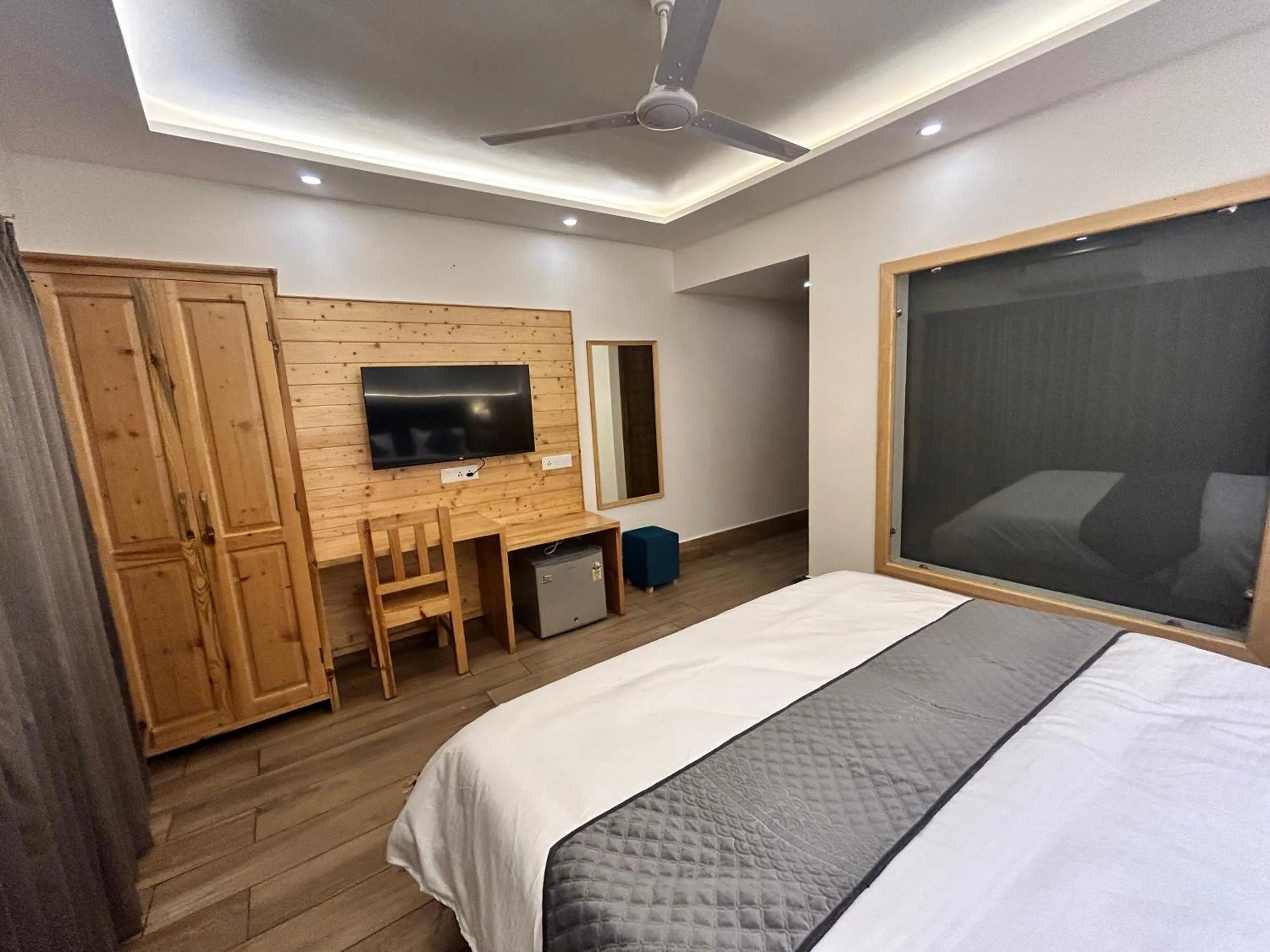 Photo of the whole room, Bed in Heryk Hillview Hotel