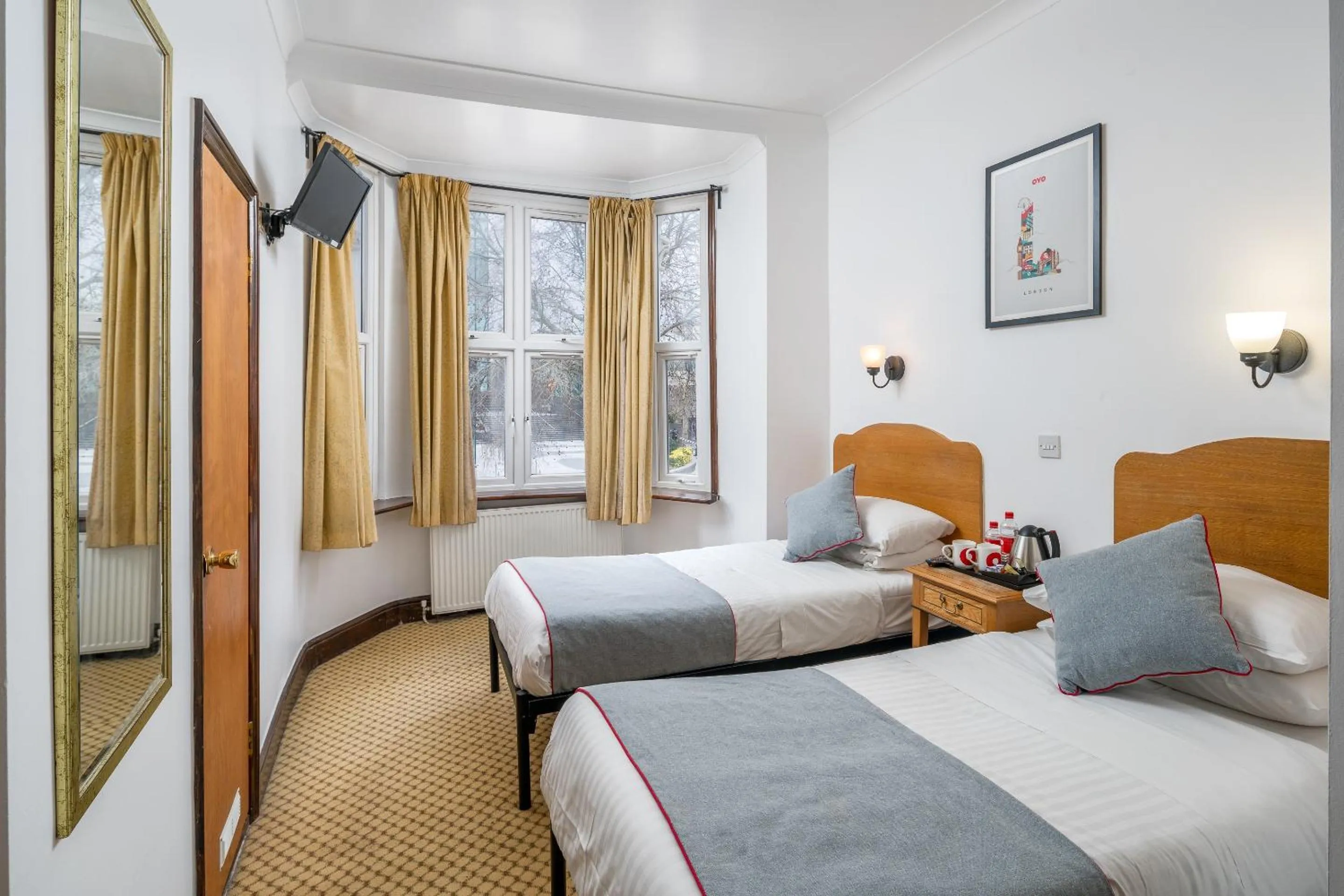 Bedroom, Bed in Abbey Hotel, London Shepherd's Bush Market