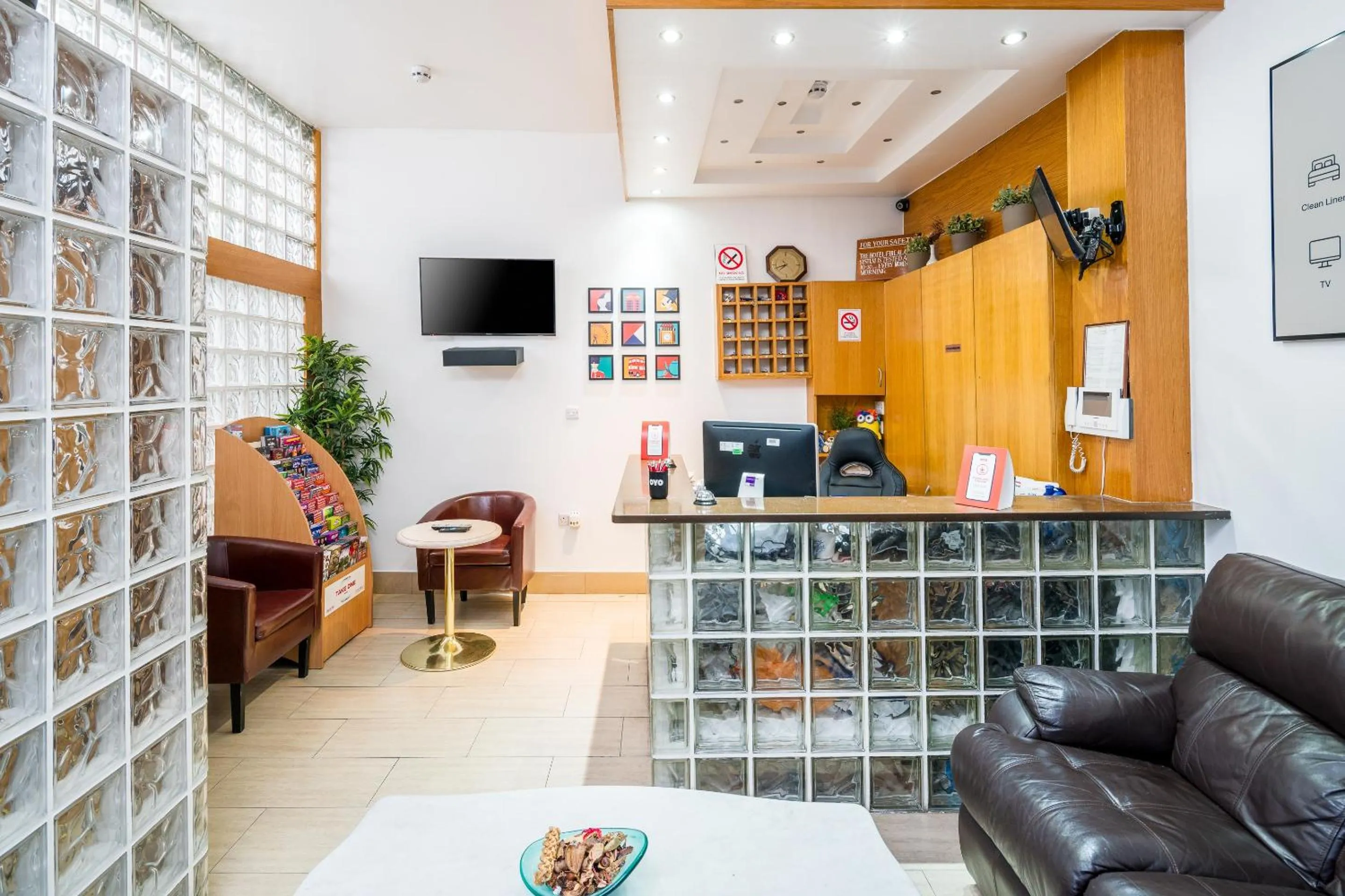 Lobby or reception in Abbey Hotel, London Shepherd's Bush Market