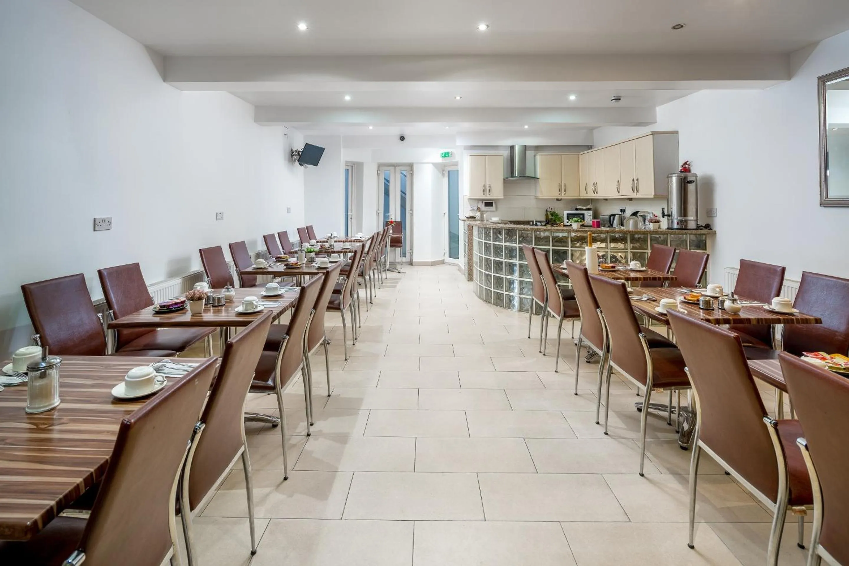 Restaurant/places to eat in Abbey Hotel, London Shepherd's Bush Market