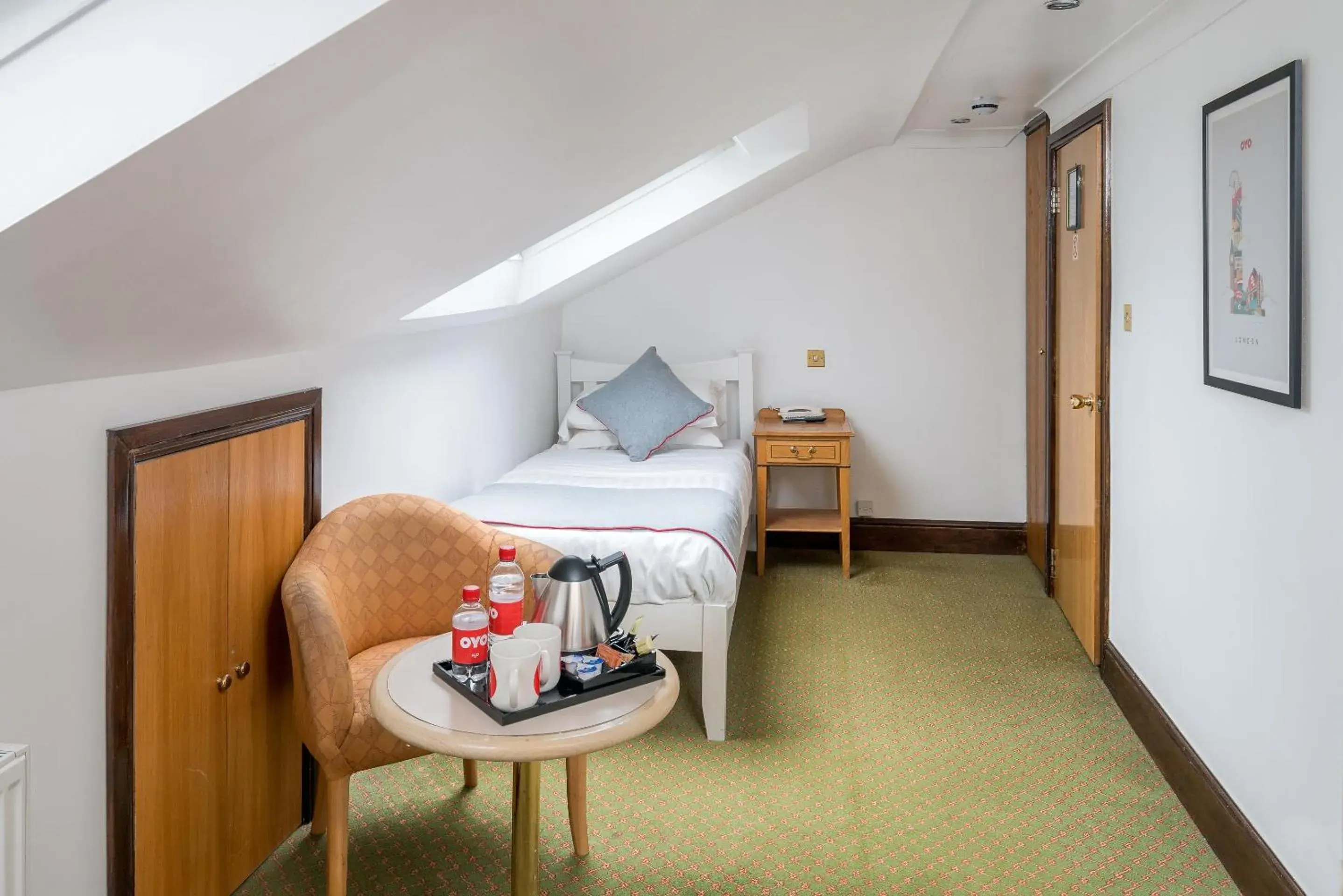 Bedroom, Bed in Abbey Hotel, London Shepherd's Bush Market Bedroom, Bed in Abbey Hotel, London Shepherd's Bush Market