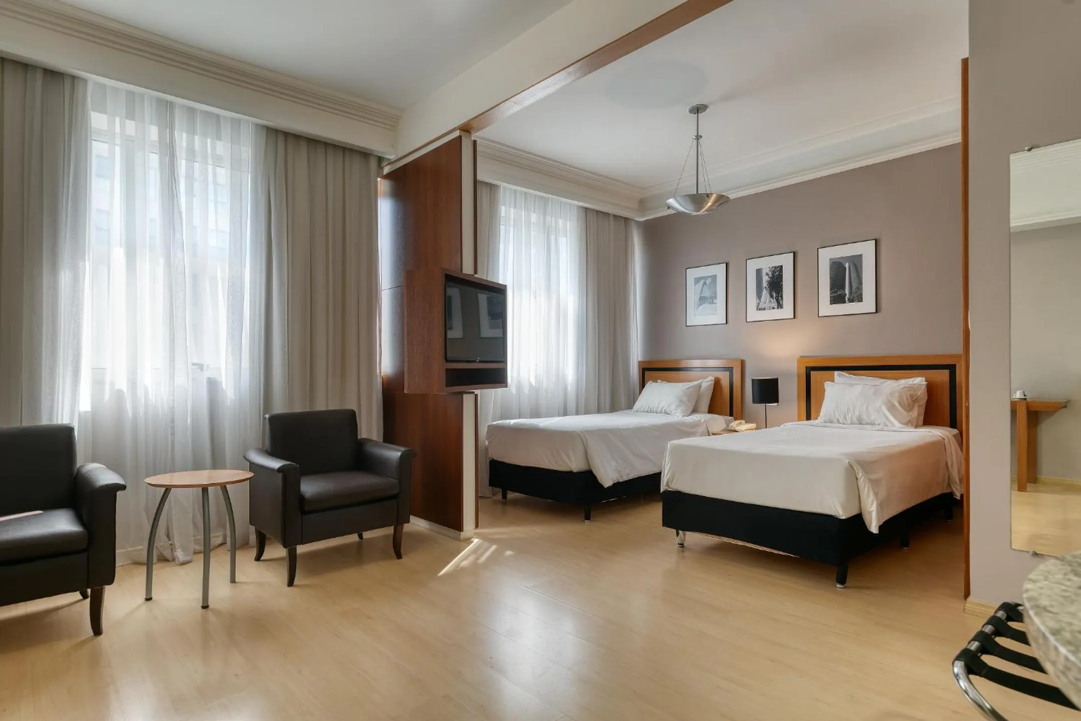 Photo of the whole room, Bed in Mercure Belo Horizonte Savassi