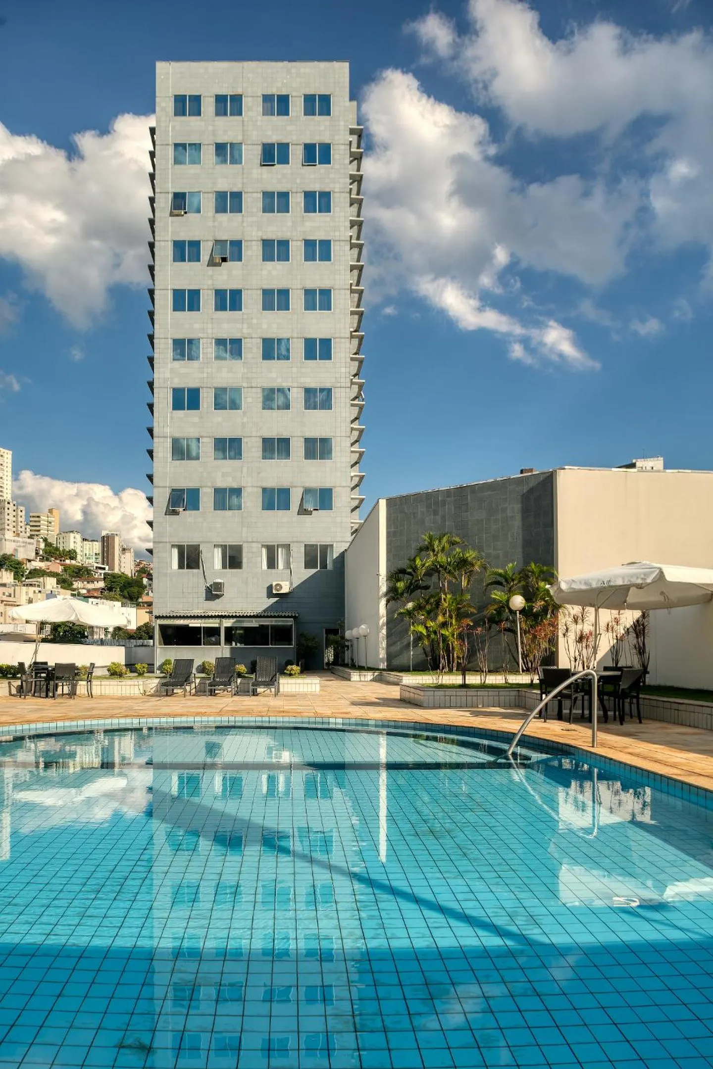 Swimming pool in Mercure Belo Horizonte Savassi