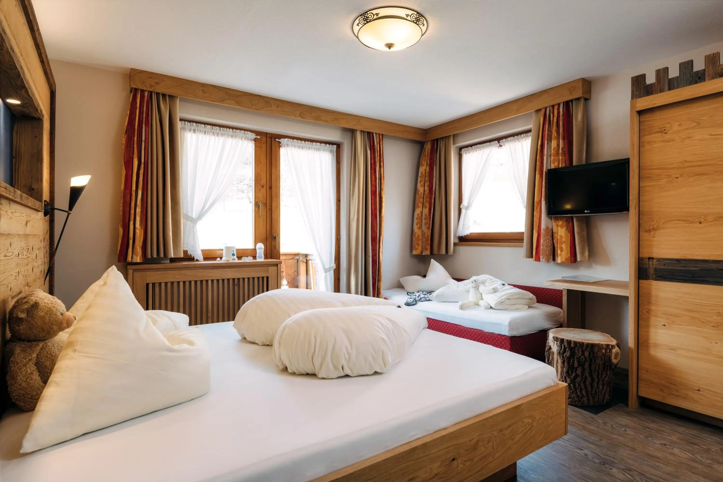 Bedroom, Bed in Kinderhotel Laderhof