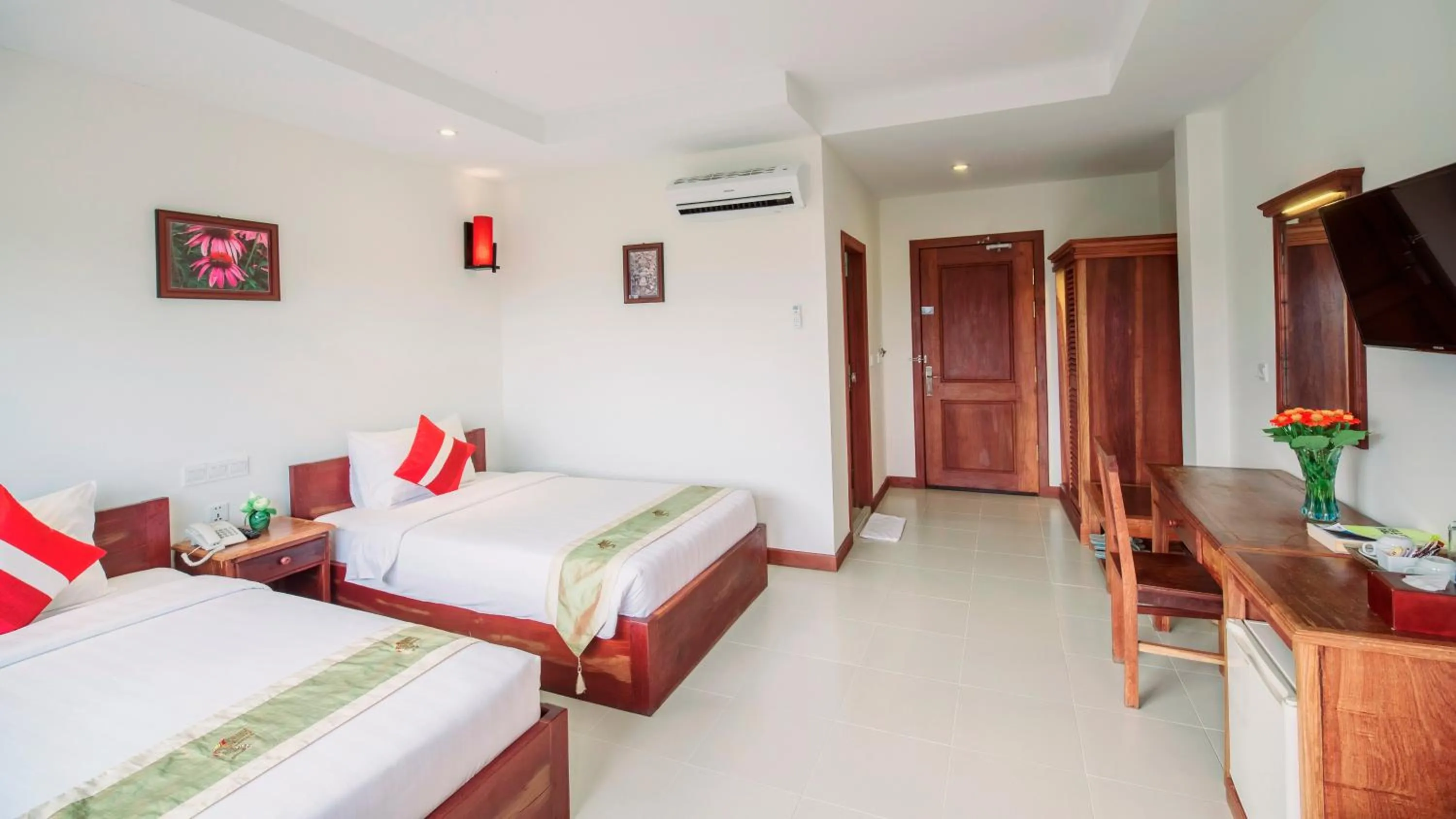 Living room, Bed in Kouprey Hotel