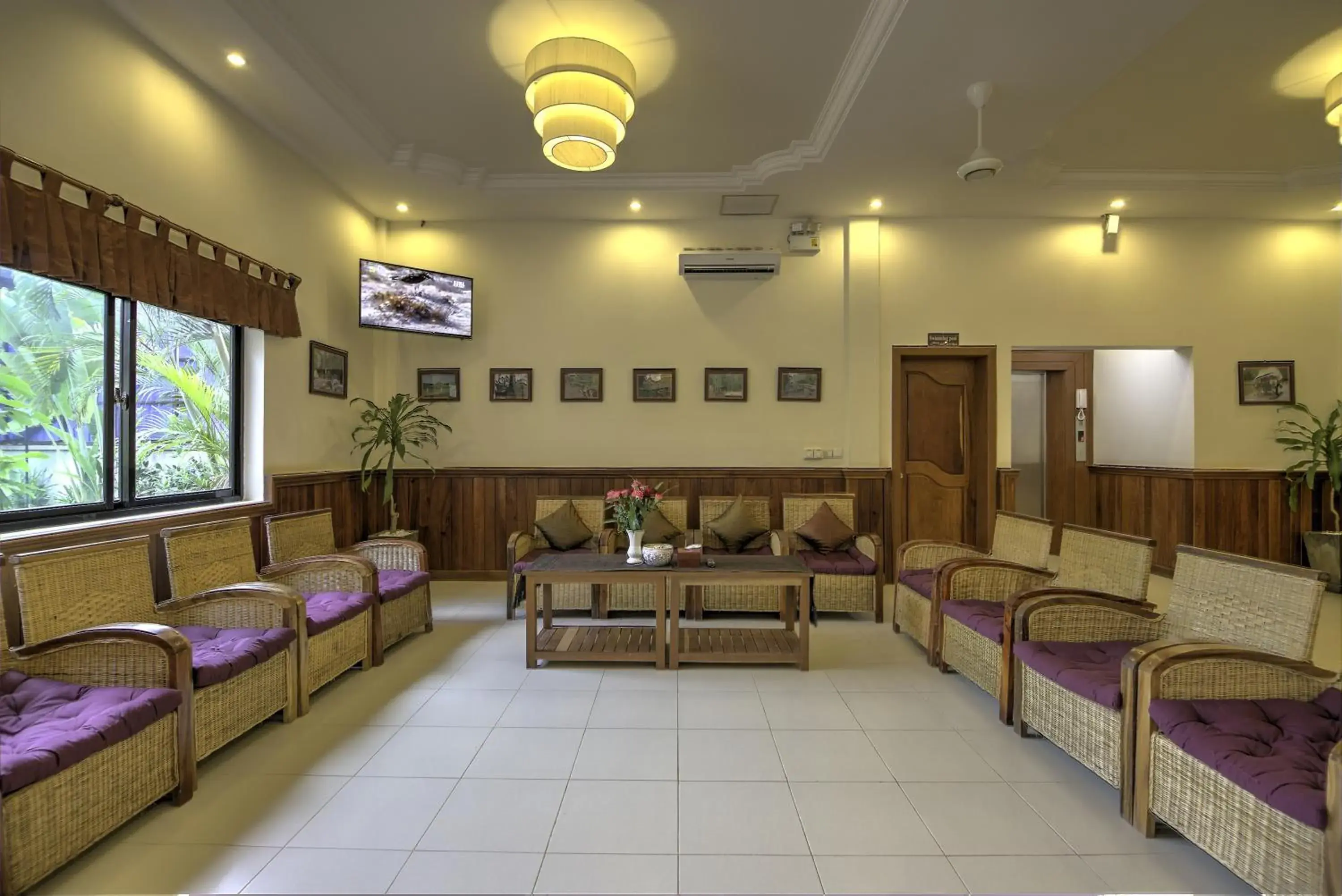 Area and facilities, Restaurant/Places to Eat in Kouprey Hotel