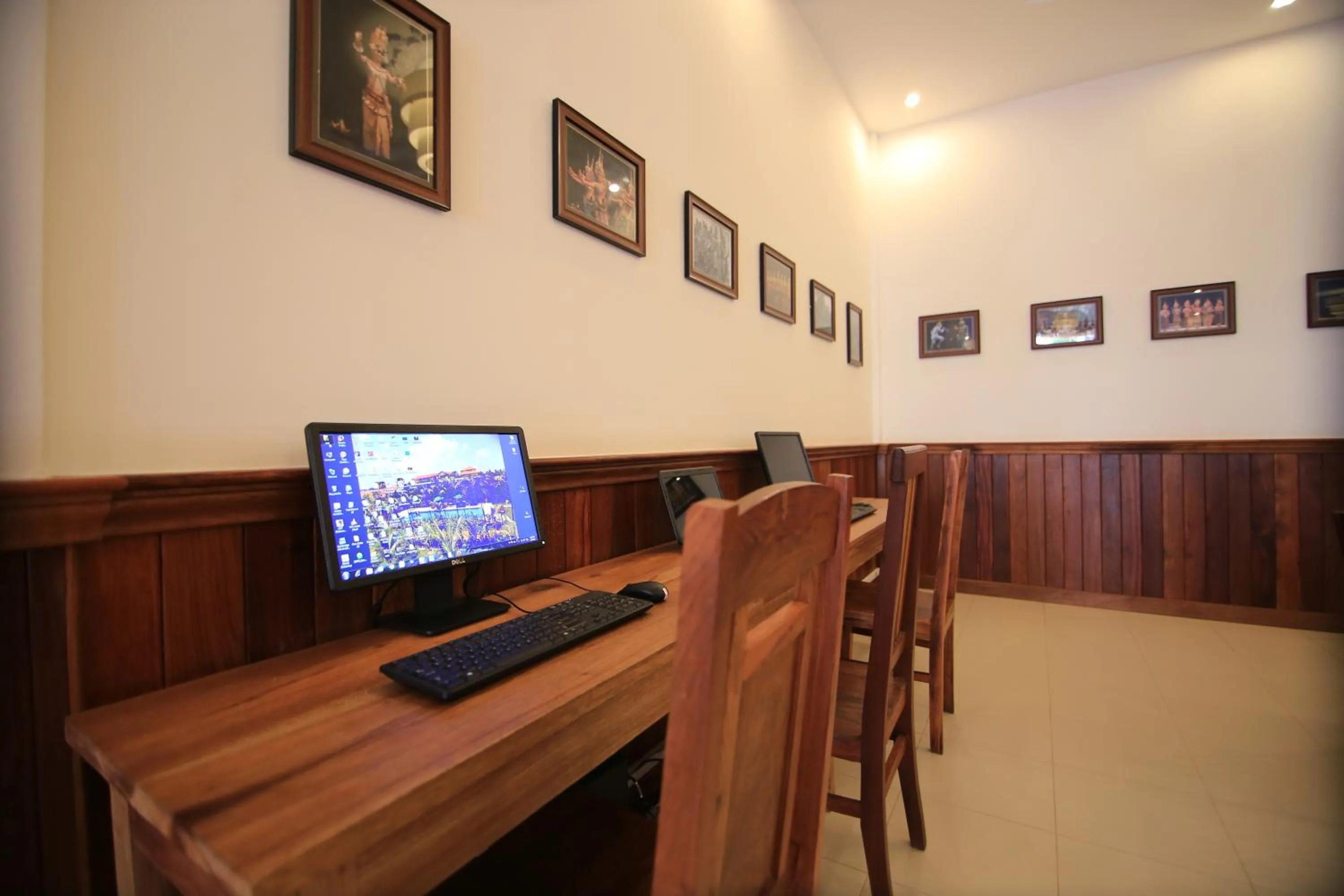 Library in Kouprey Hotel