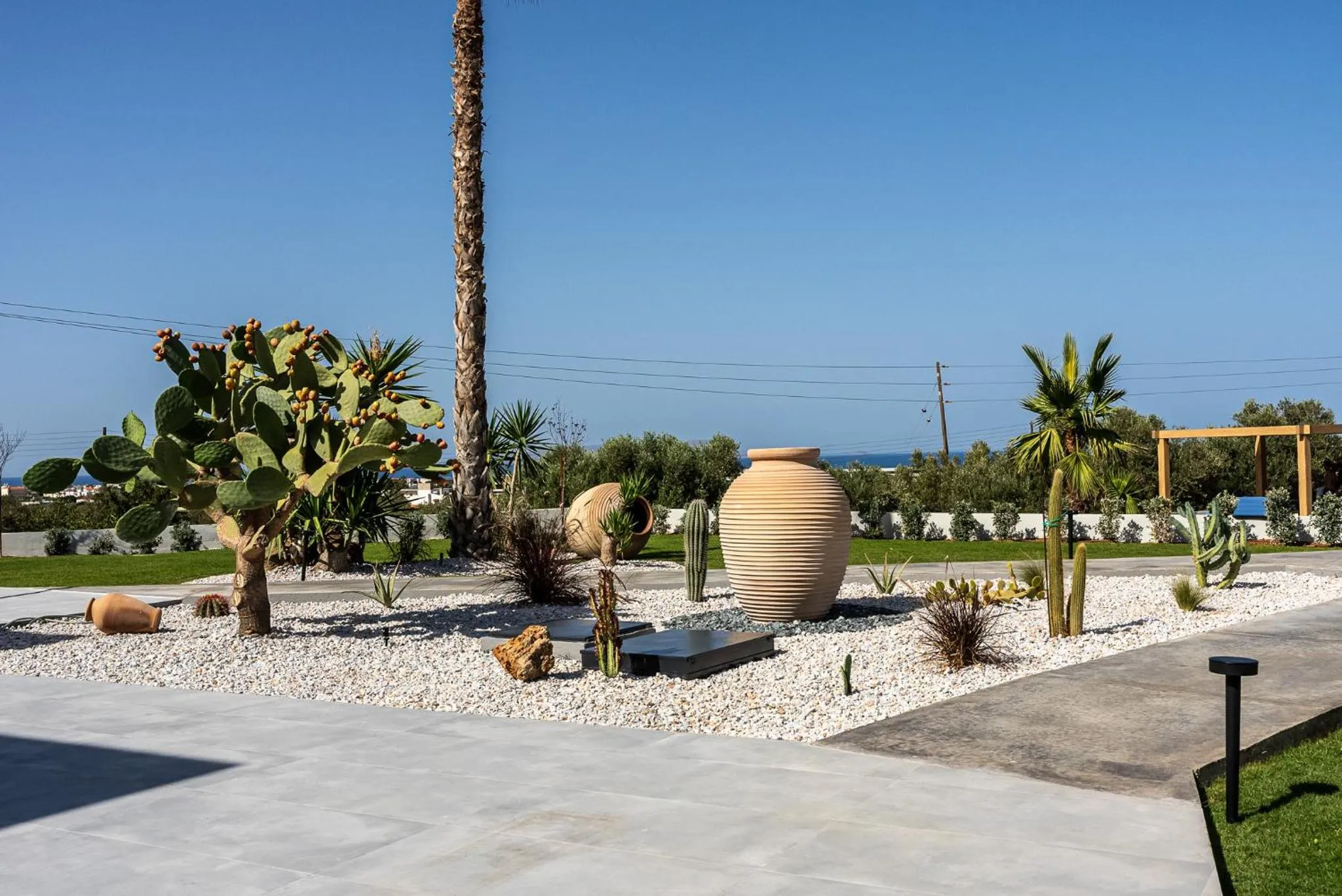 Garden in La Rêve Luxury Apartments with Private Jacuzzi
