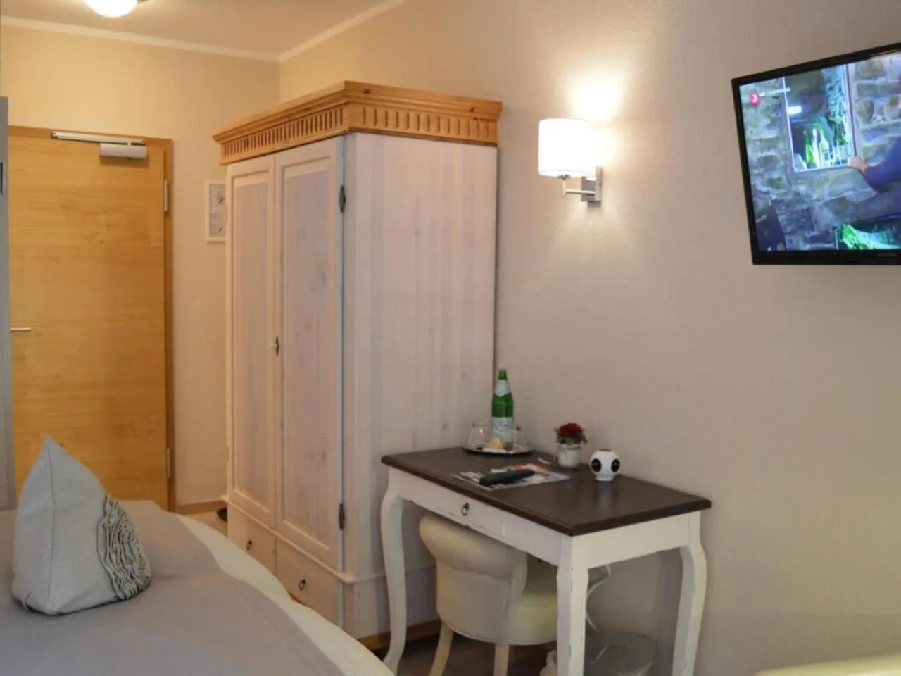 Photo of the whole room, Bed in Landhaus Zum Heidewanderer mit THERMEplus