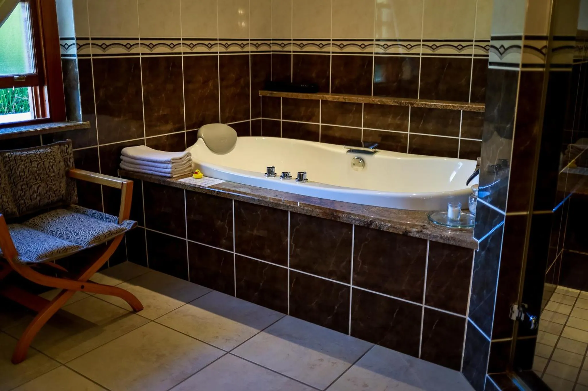 Hot Tub in Altes Landhaus Country Lodge