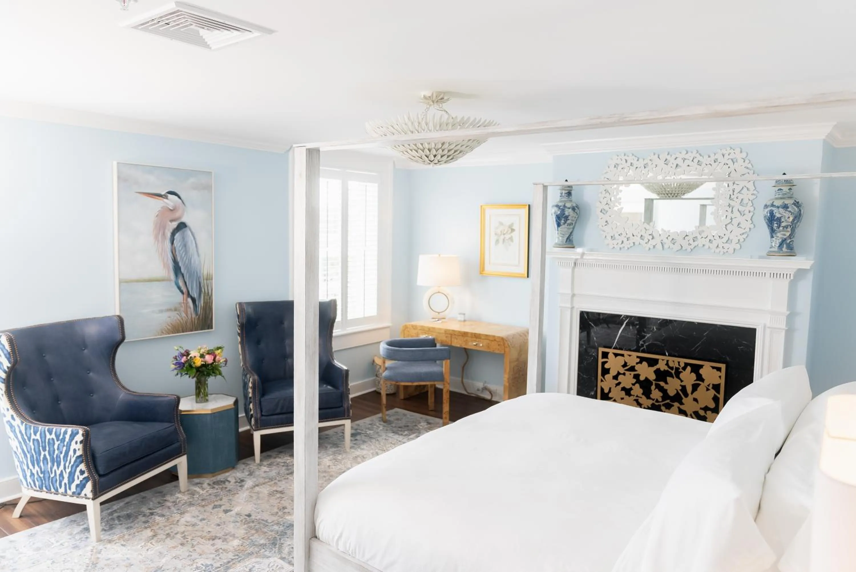 Photo of the whole room, Bed in The Harvey