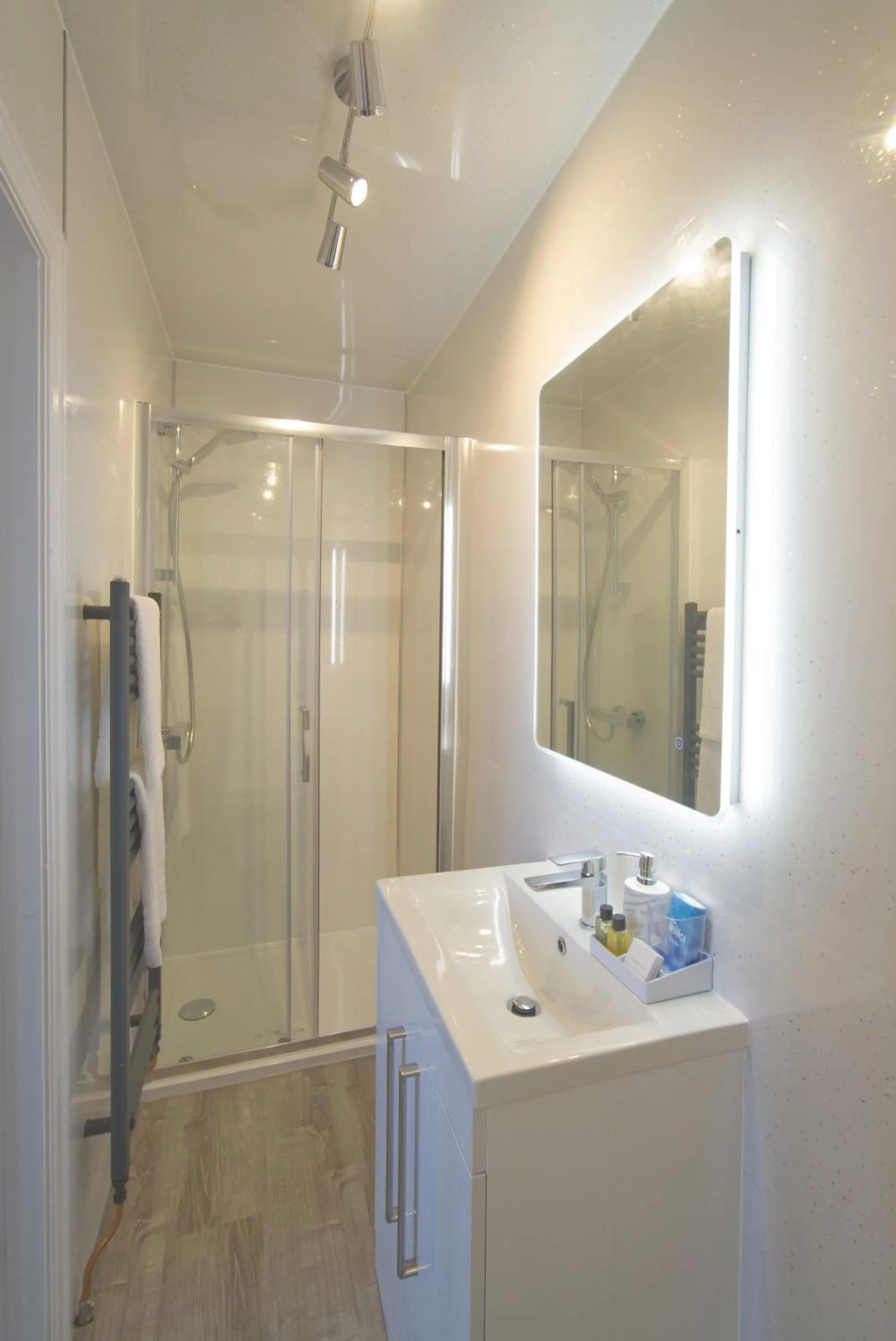 Shower in Glan Y Mor Hotel (Adult Only)