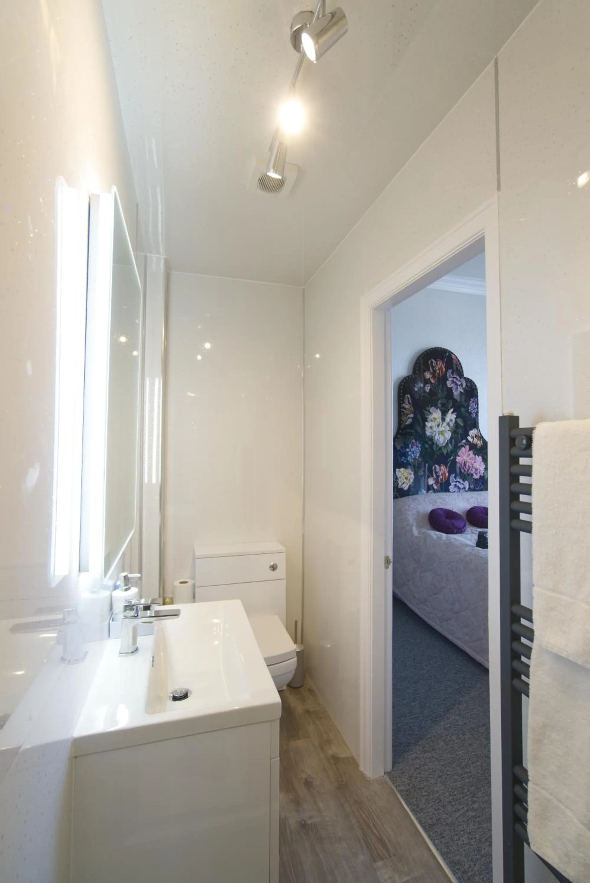 Toilet, Bed in Glan Y Mor Hotel (Adult Only)