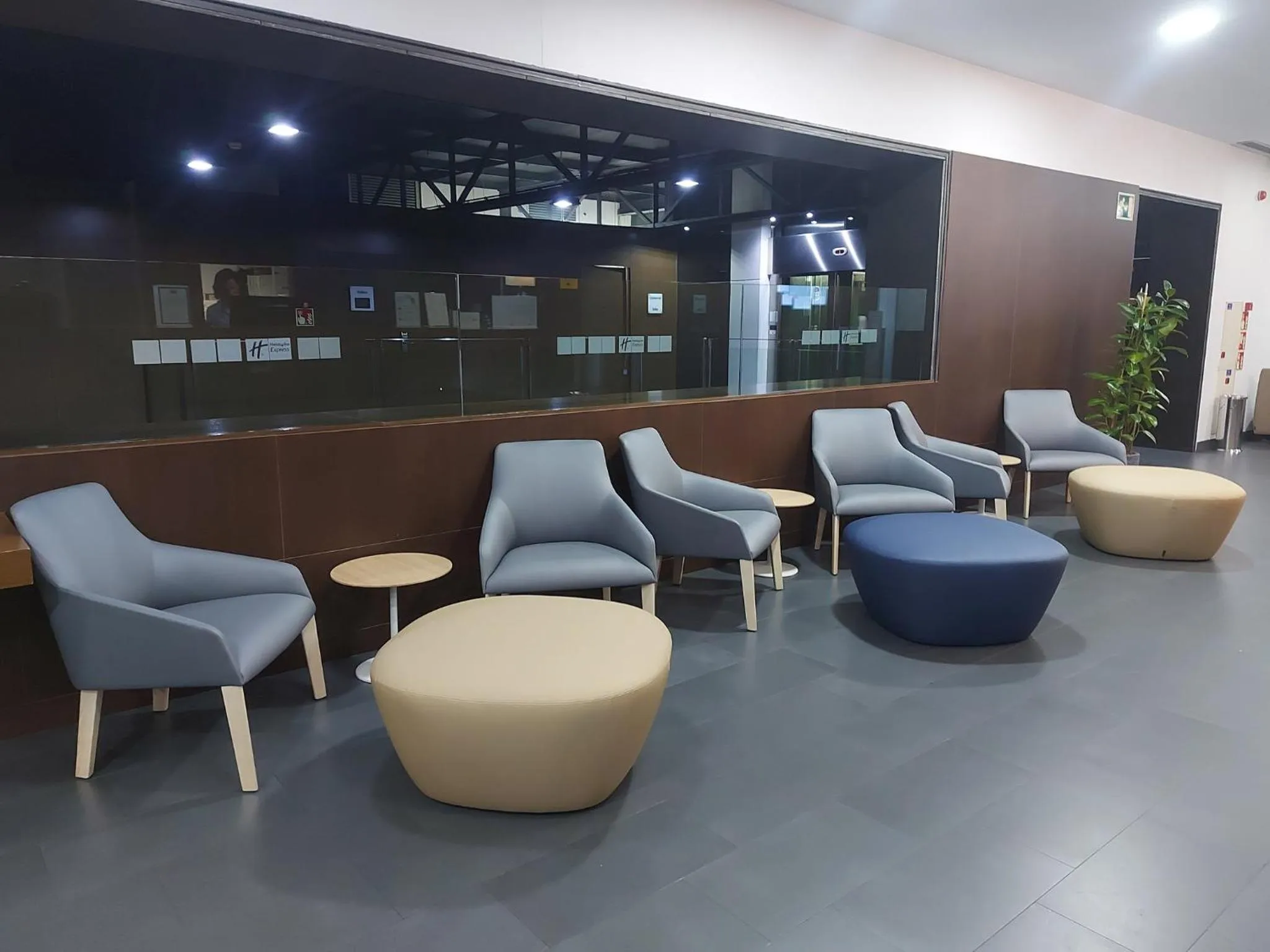 Lobby or reception in Holiday Inn Express Barcelona City 22@ by IHG