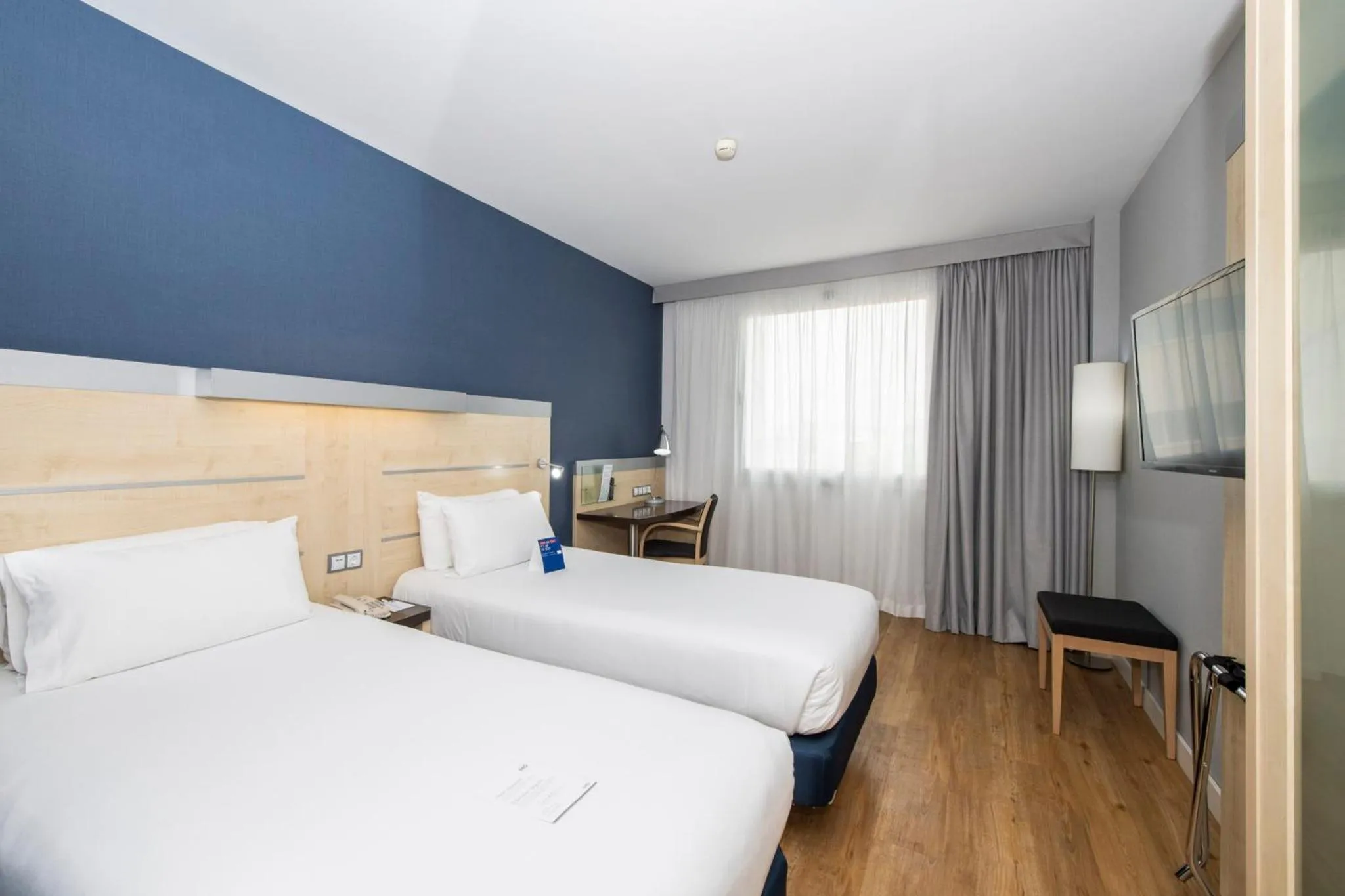 Photo of the whole room, Bed in Holiday Inn Express Barcelona City 22@ by IHG