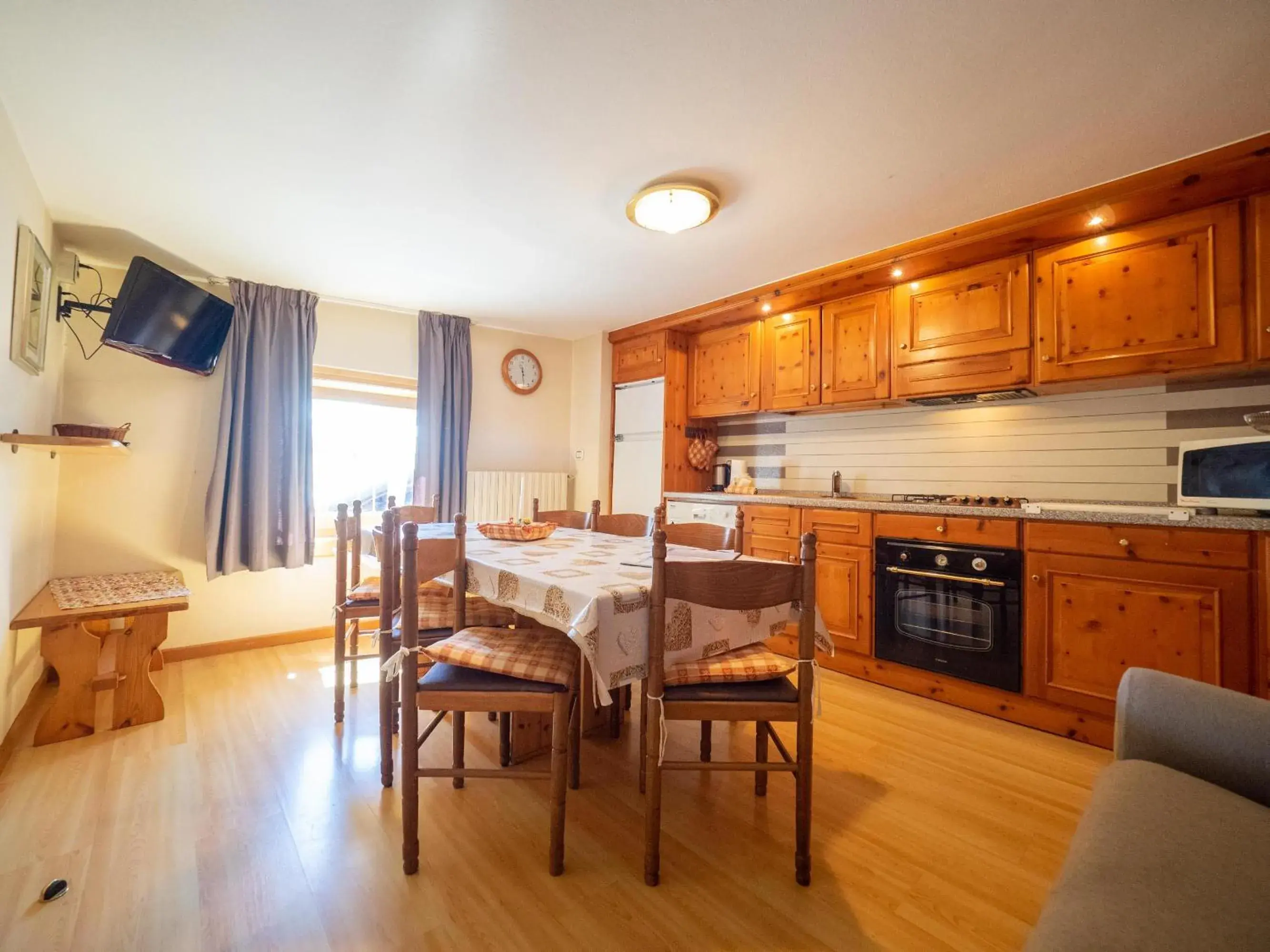 Four-Bedroom Apartment in Maison Ostaria MyHolidayLivigno Four-Bedroom Apartment in Maison Ostaria MyHolidayLivigno