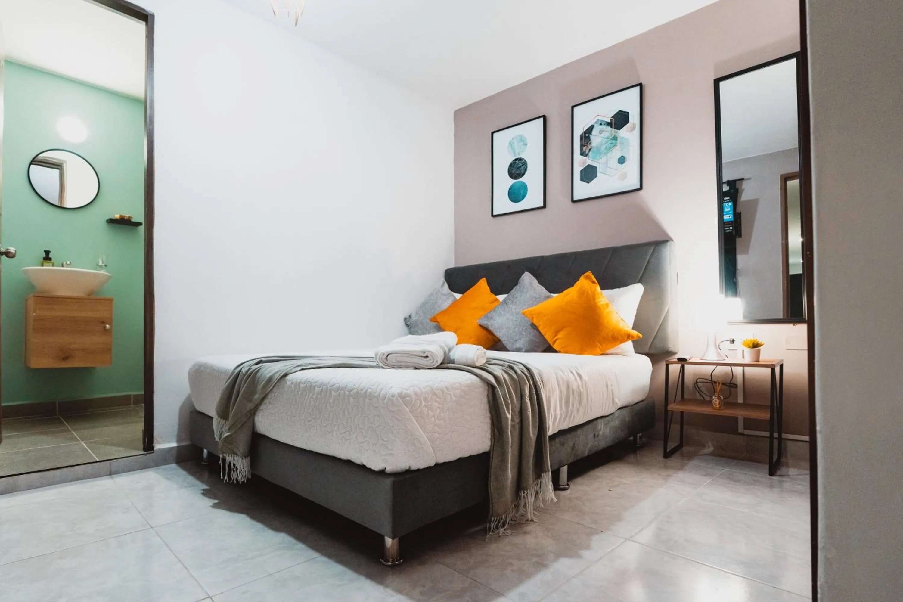 Bed in AC - House Laureles - Self Cheking