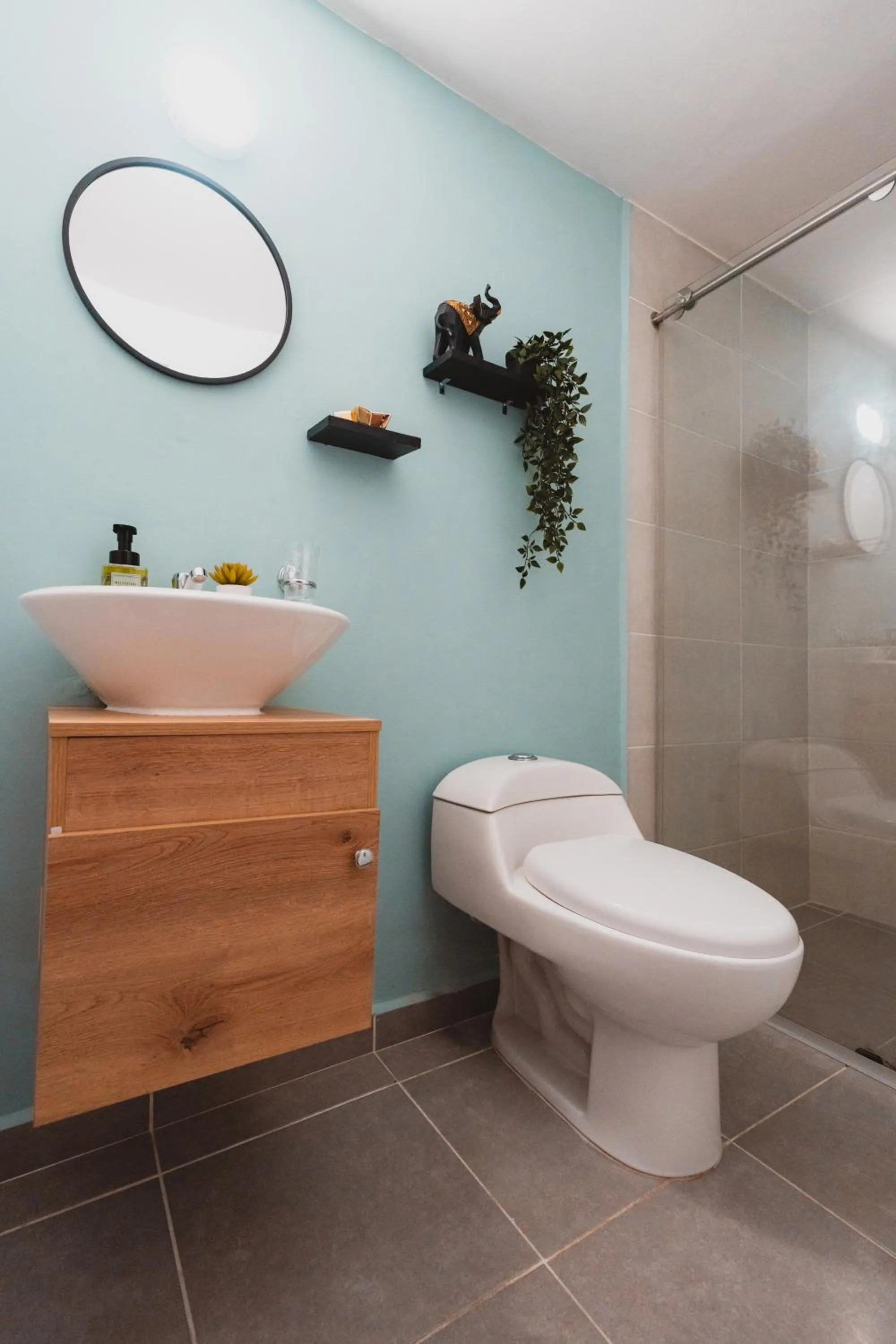 Bathroom in AC - House Laureles - Self Cheking